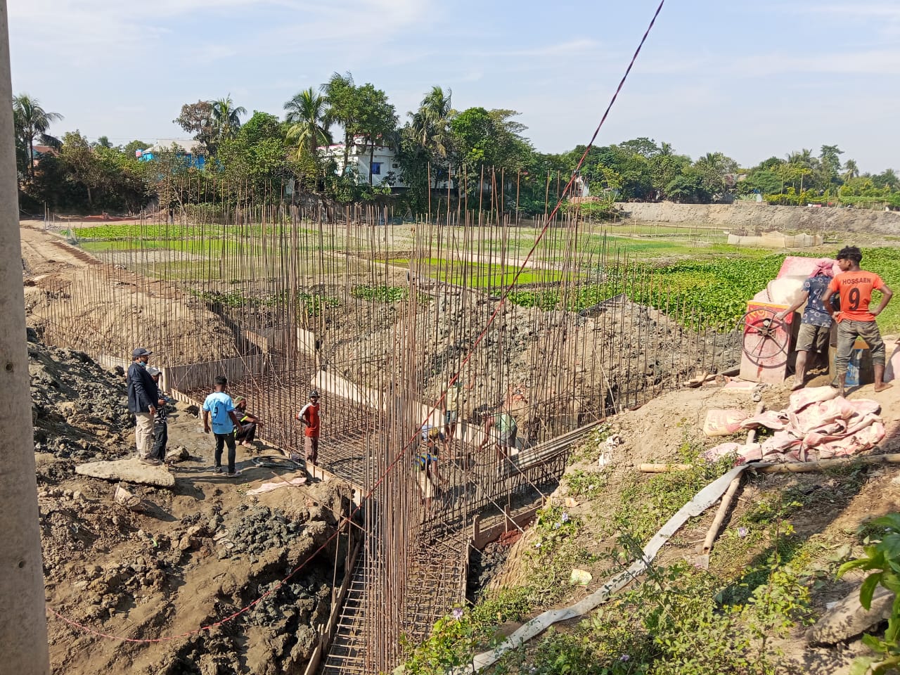 ২০২৫-২০২৬ অর্থ বছরে “গ্রামীণ রাস্তায় ১৫ মিটার দৈর্ঘ্য পর্যন্ত সেতু/কালভার্ট নির্মাণ” কাজ চলমান অবস্থার কিছু দৃশ্য