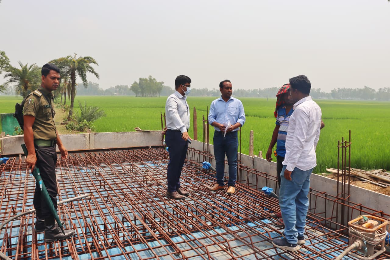 উপজেলা নির্বাহী অফেসার জনাব মো: সাইদুজ্জামান হিমু মহোদয় ও পিআইও, জনাব মো: আব্দুল জব্বার কর্তৃক সেতু/কালভার্ট নির্মাণ প্রকল্প পরিদর্শন