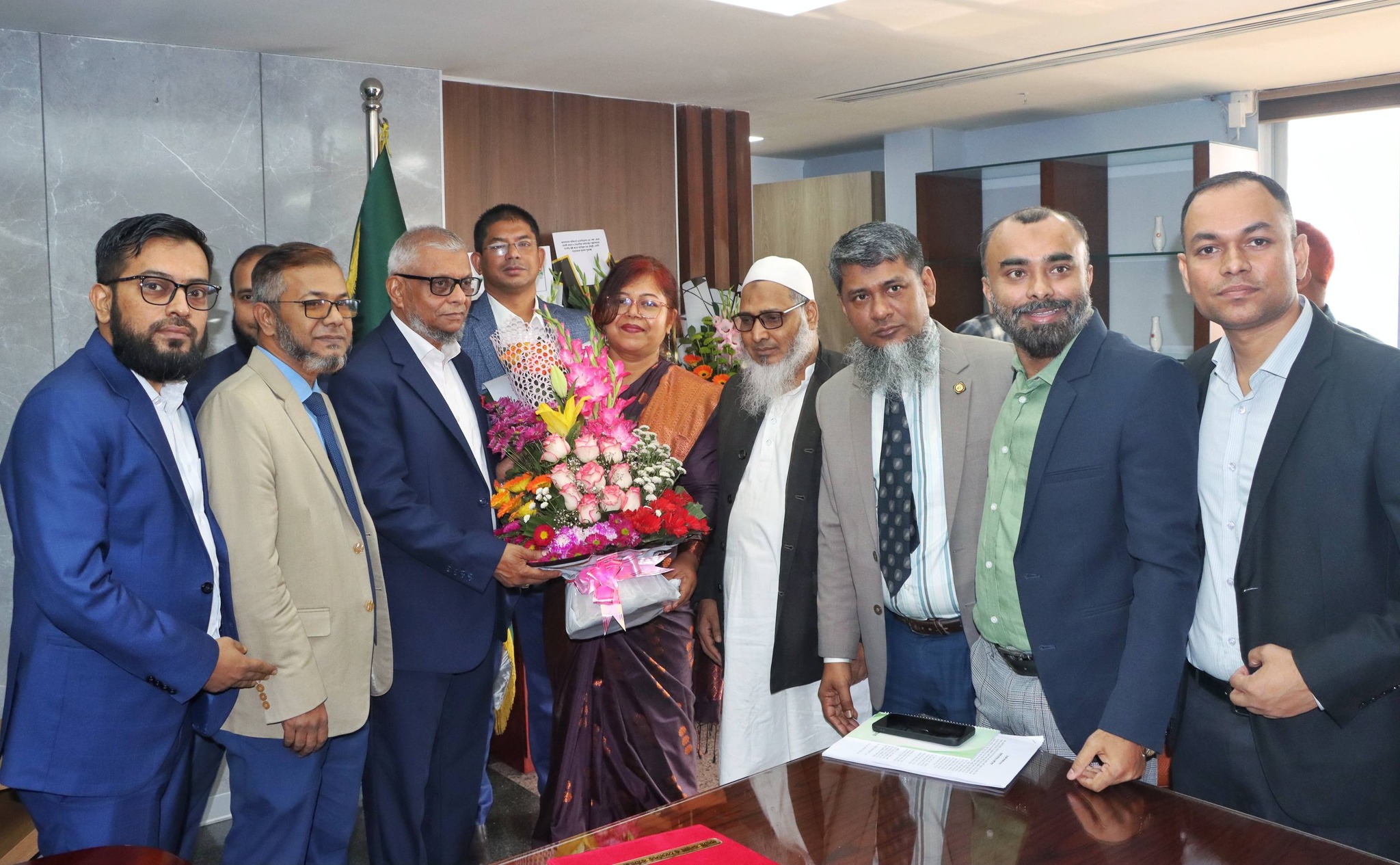 মাননীয় মন্ত্রী মহোদয়ের সাথে শুভেচ্ছা বিনিময়