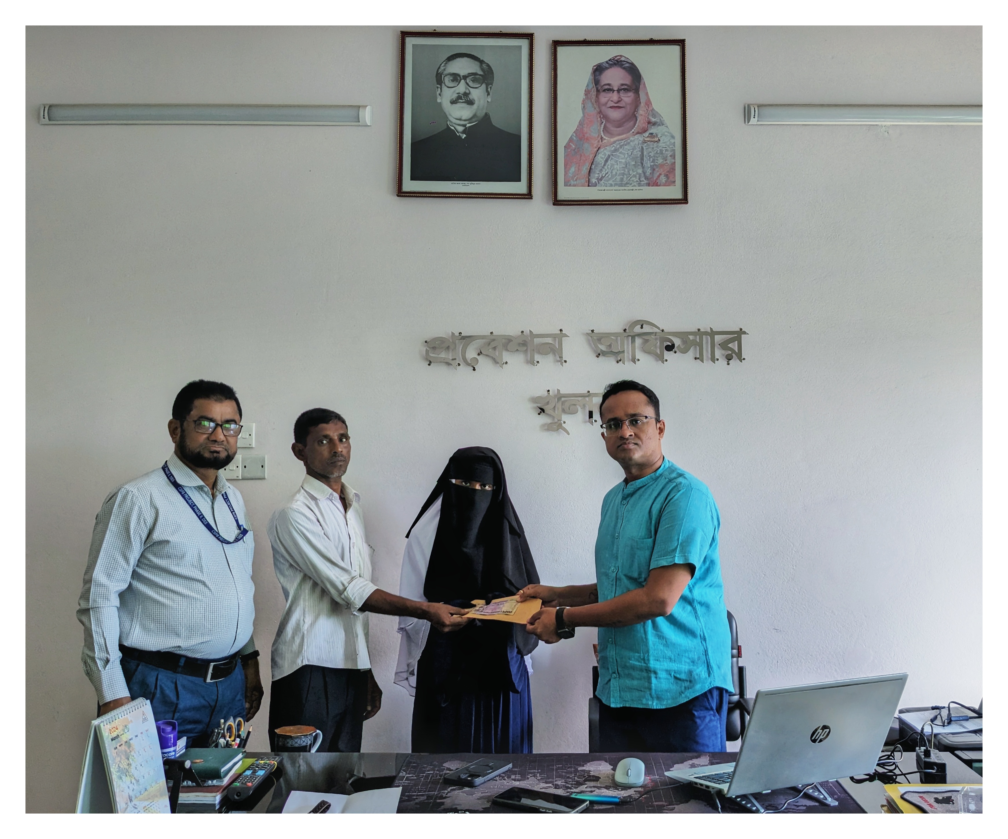 সুবিধাবঞ্চিত শিশুকে স্কুলে ভর্তি