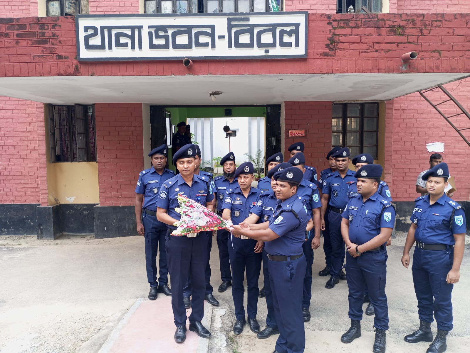 বিরল থানা, ভবন ।