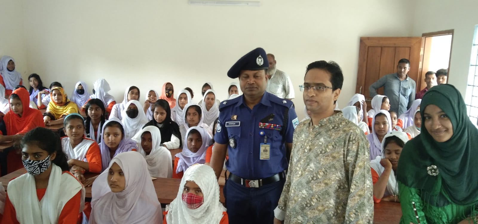 চিরিরবন্দর বালিকা উচ্চ বিদ্যালয় পরিদর্শন