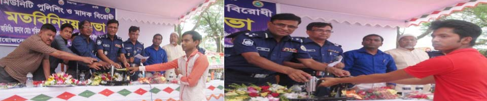 ওপের হাউজ ডে অনুষ্ঠানে আত্মসমর্পনকৃত ব্যক্তিদের ছবি