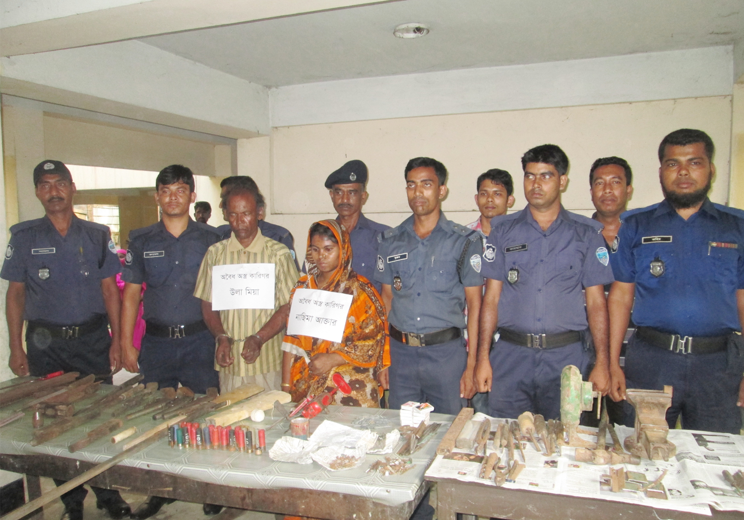 অস্ত্র সহকারে অস্ত্র কারিগর আটক