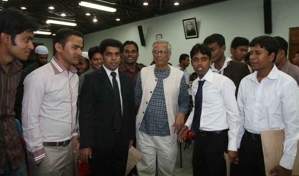 প্রধান উপদেস্টার সাথে ডিপিএমজি বরিশাল।
