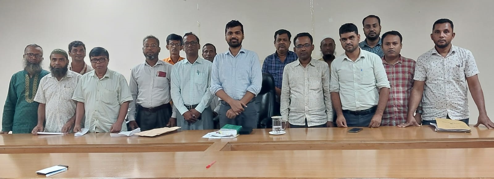 ইন হাউজ প্রশিক্ষণ শেষে অফিস প্রধান ও প্রশিক্ষণার্থিদের ফটোসেশন