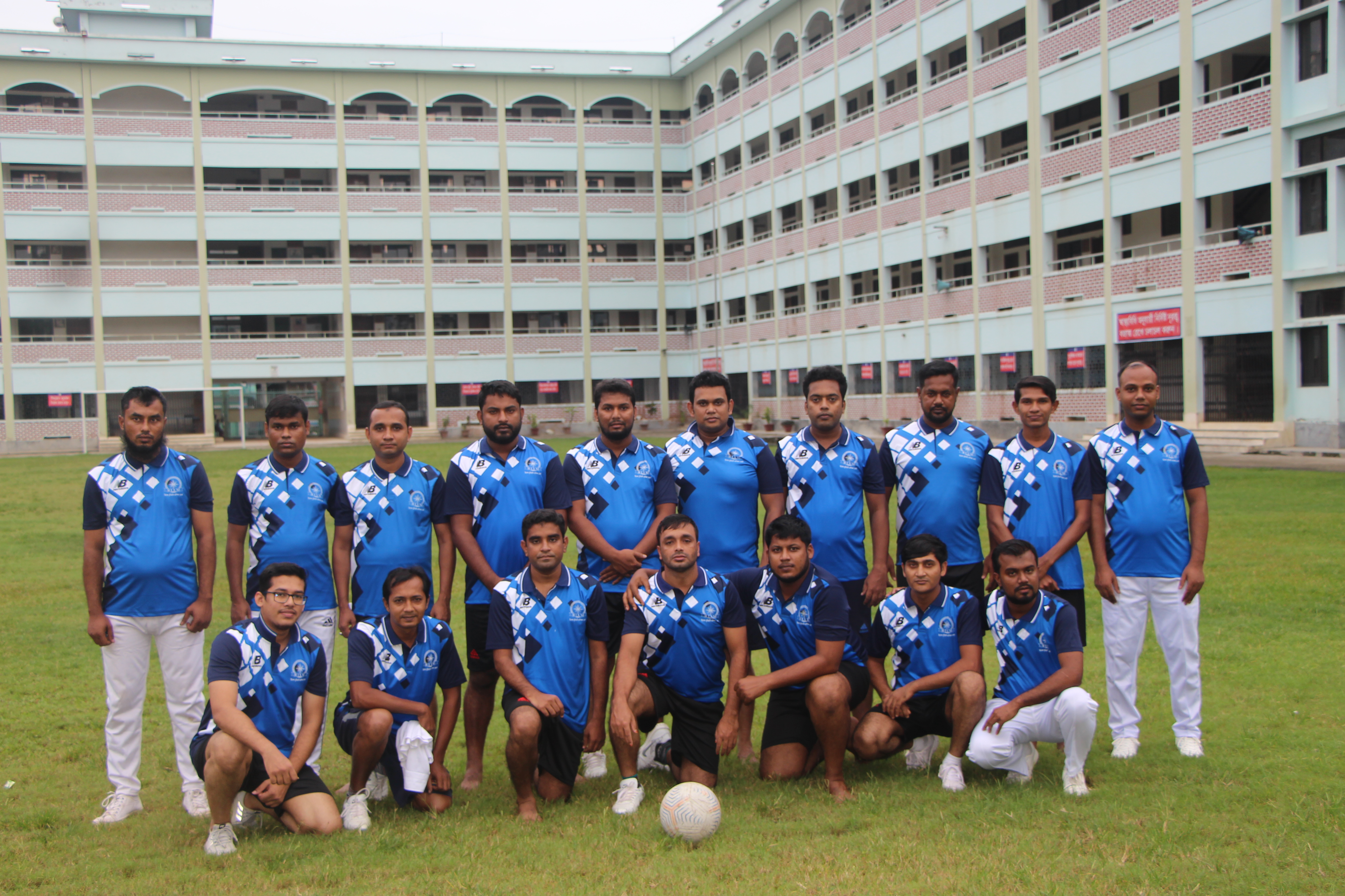 ফুটবল ম্যাচে অংশগ্রহণের পূর্বে প্রশিক্ষণার্থীরা