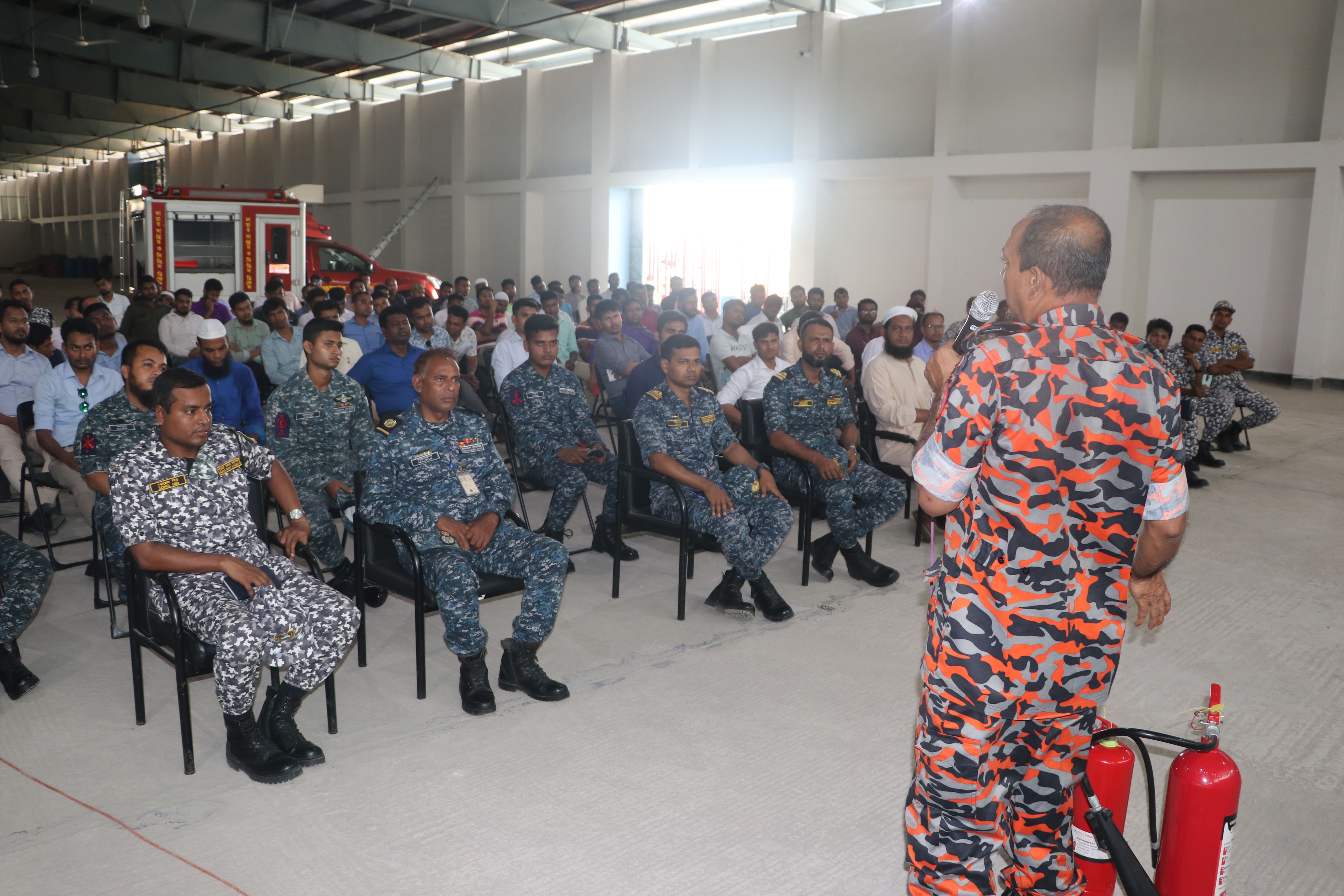 অগ্নি নির্বাপণ প্রশিক্ষণ ও মহড়ার তাত্ত্বিক প্রশিক্ষণ।