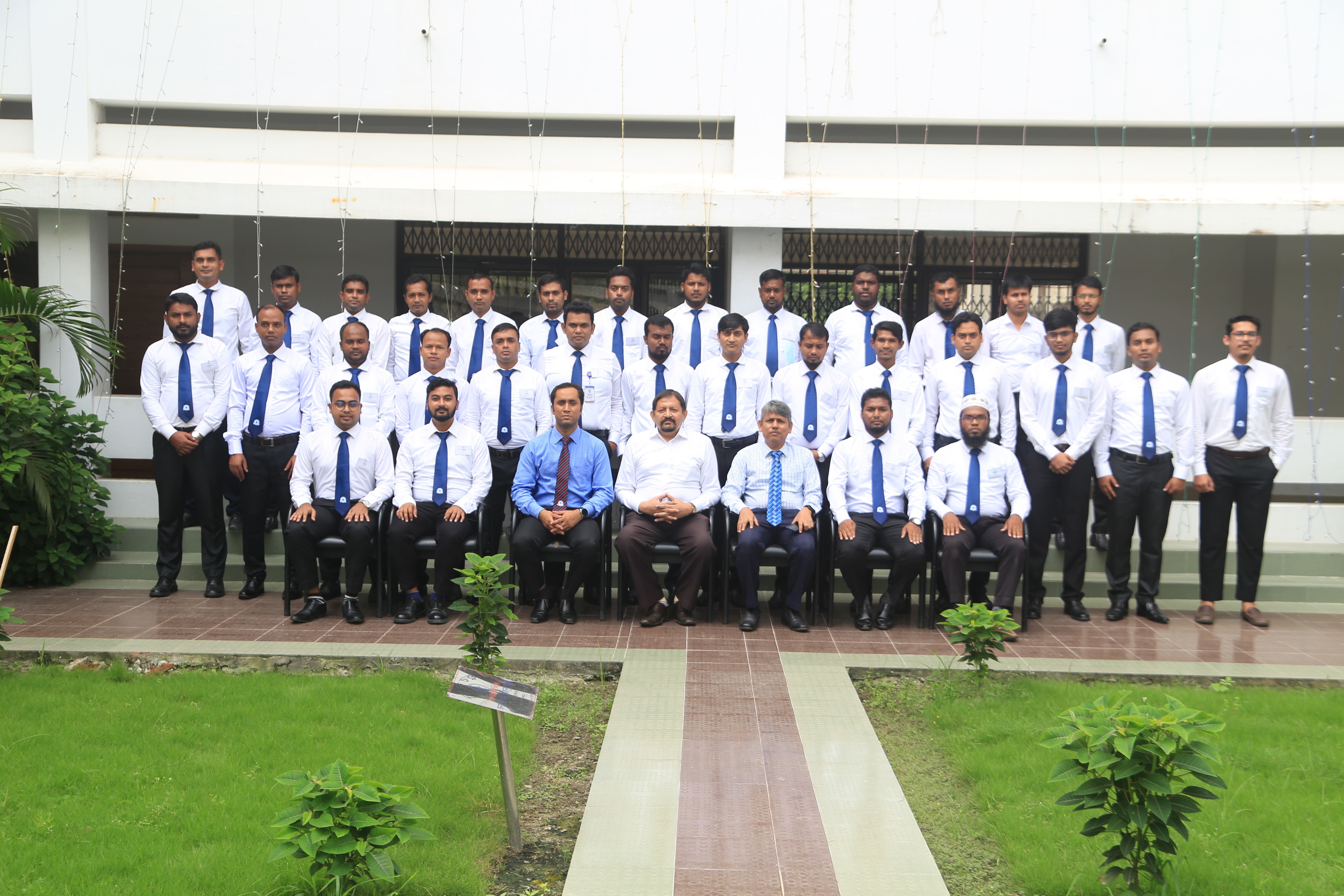 পরিচালক (প্রশাসন), পাবক ও বিআইএএম এর ম্যানেজমেন্ট টীম এবং প্রশিক্ষণার্থীরা