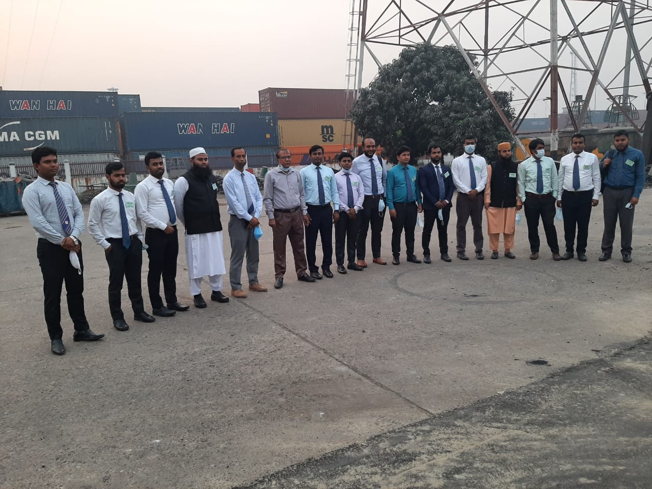 চট্টগ্রাম বন্দরের পরিদর্শন করছে প্রশিক্ষণার্থীরা