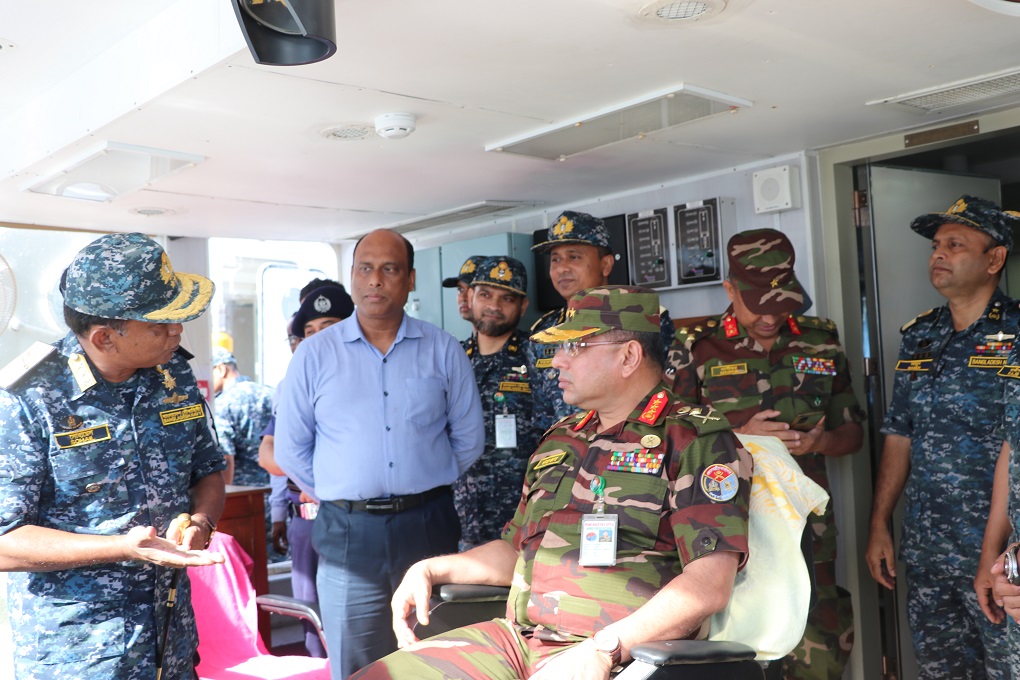 রাবনাবাদ চ্যানেলে ক্যাপিটাল ও মেইনটেন্যান্স ড্রেজিং-এর আওতায় ড্রেজিং কাজ পরিদর্শন