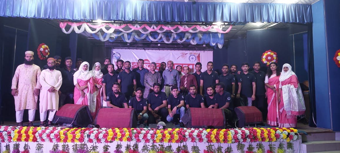 সাংস্কৃতিক সন্ধ্যায় কোর্স ম্যানেজমেন্ট টীম ও প্রশিক্ষণার্থীরা