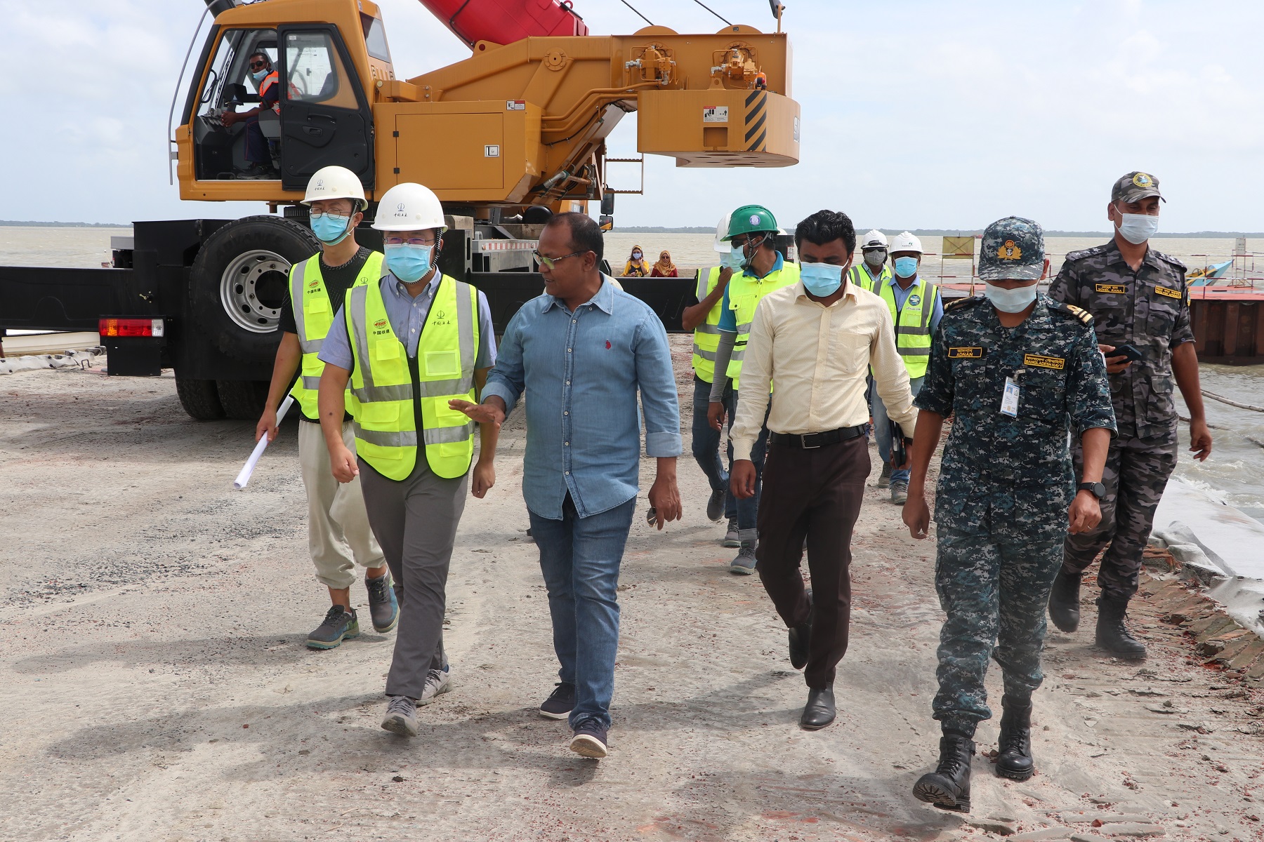 পায়রা বন্দর পরিদর্শনকালে জনাব এ কে এম টিপু সুলতান অতিরিক্ত সচিব,জননিরাপত্তা বিভাগ, স্বরাষ্ট্র মন্ত্রণালয় মহোদয়।