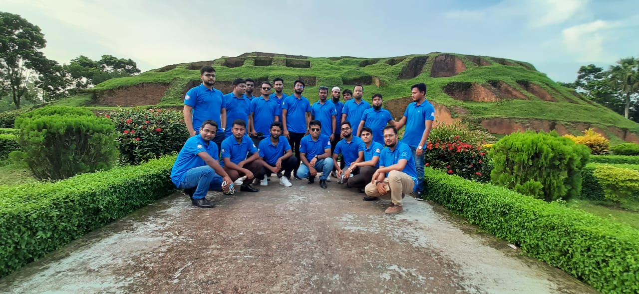 গোকুল মেধ পরিদর্শন করছে প্রশিক্ষণার্থীরা