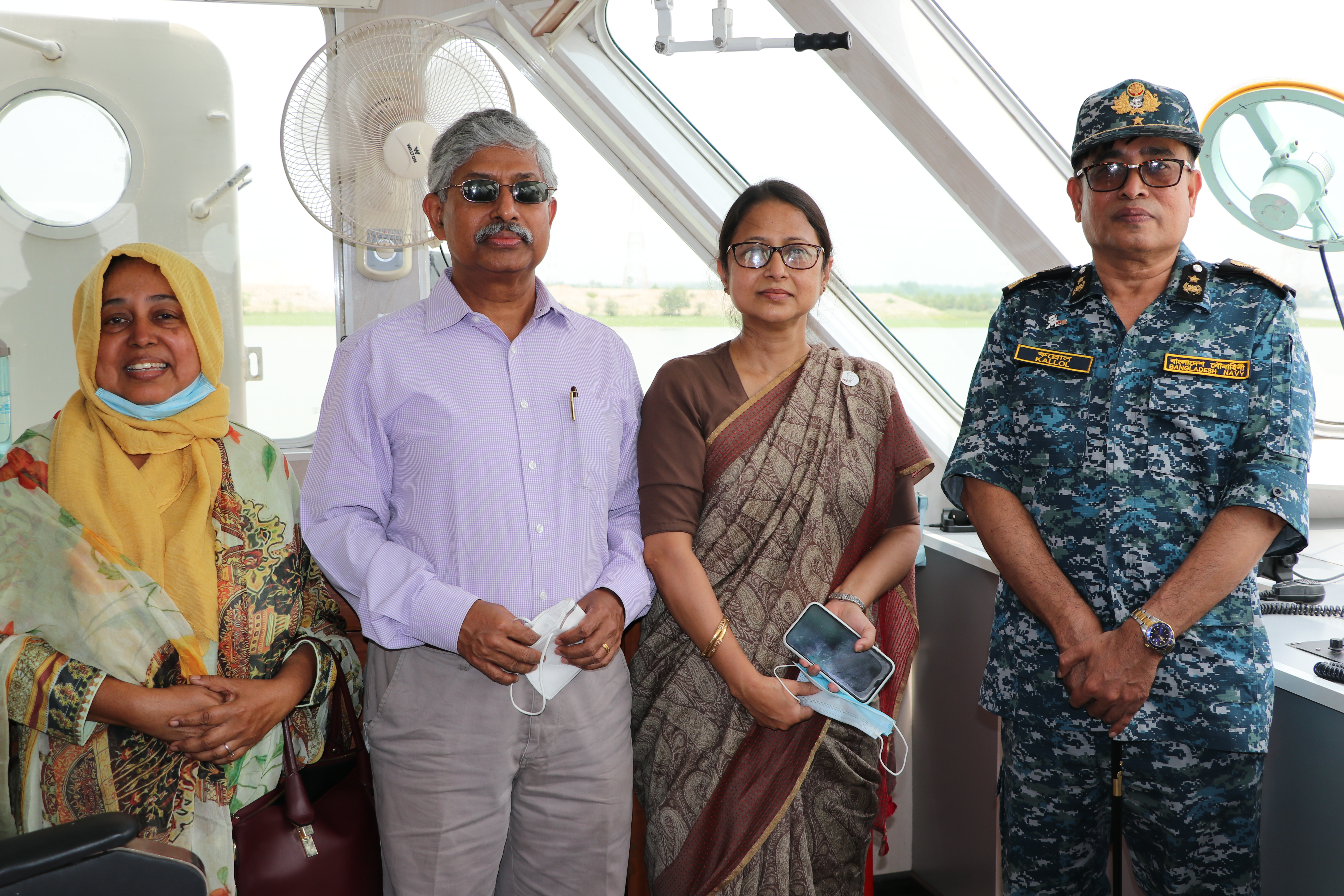 রাবনাবাদ চ্যানেল পরিদর্শনের সময় সচিব মহোদয়।