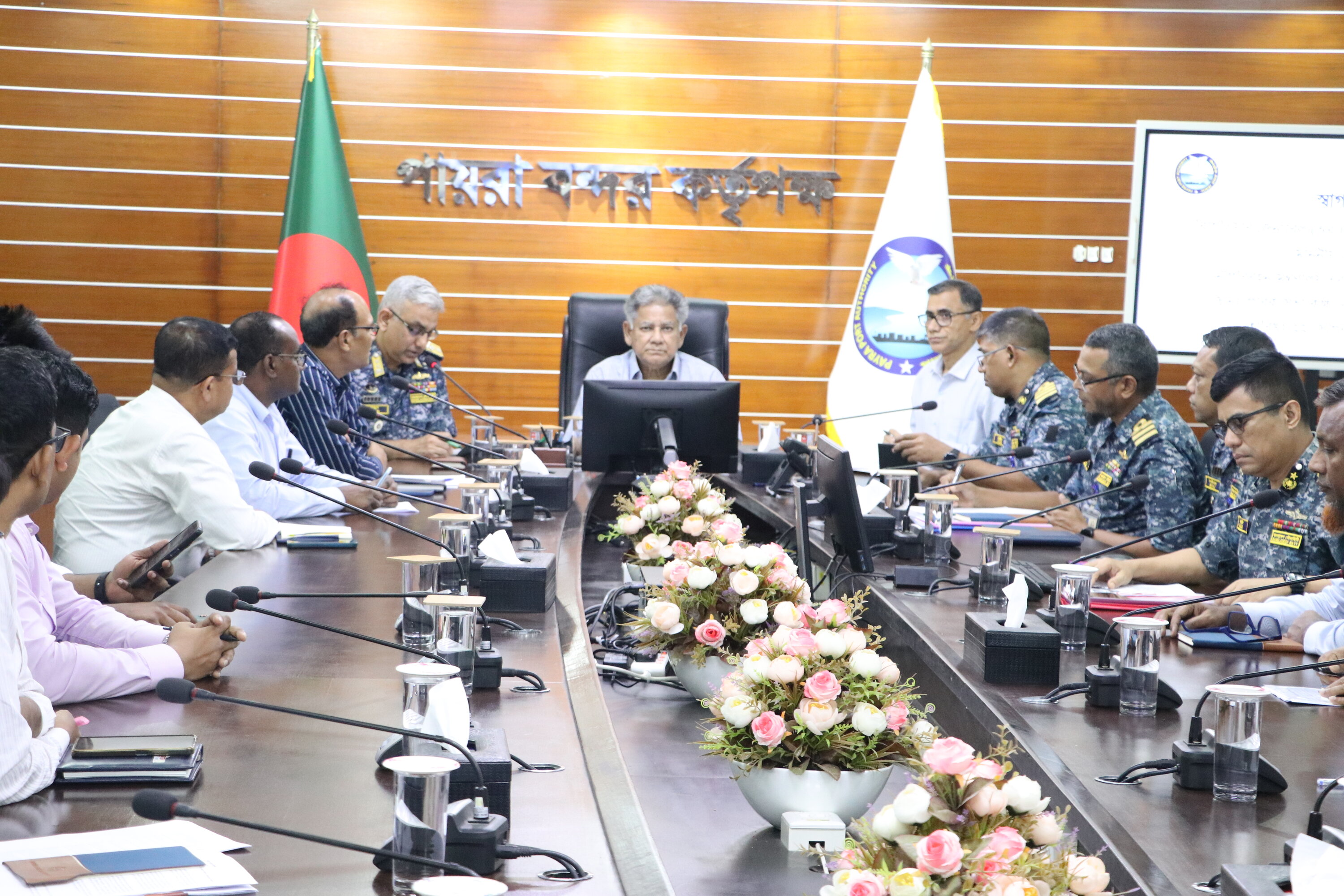 নৌপরিবহন মন্ত্রণালয়ের মাননীয় উপদেষ্টা মহোদয়ের সাথে পাবকের কর্মকর্তাগণের মতবিনিময় সভায় বক্তব্য রাখছেন চেয়ারম্যান মহোদয়