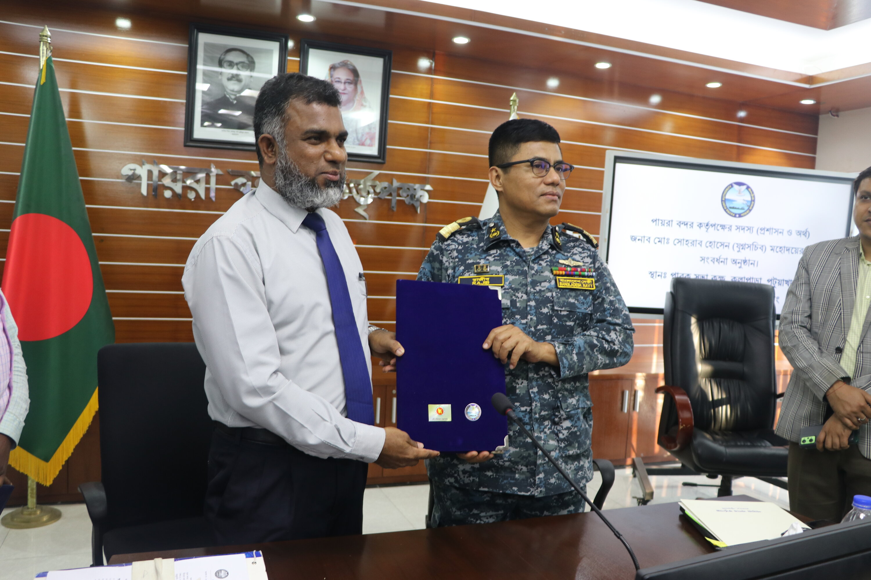 সদস্য (প্রশাসন ও অর্থ) দপ্তরের দায়িত্ব বুঝে নিচ্ছেন সদস্য (প্রকৌশল ও উন্নয়ন) মহোদয়