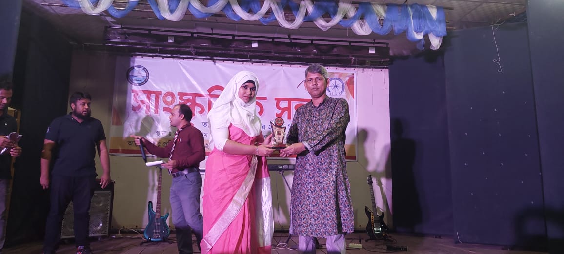 সাংস্কৃতিক সন্ধ্যায় পুরস্কার বিতরণ অনুষ্ঠান