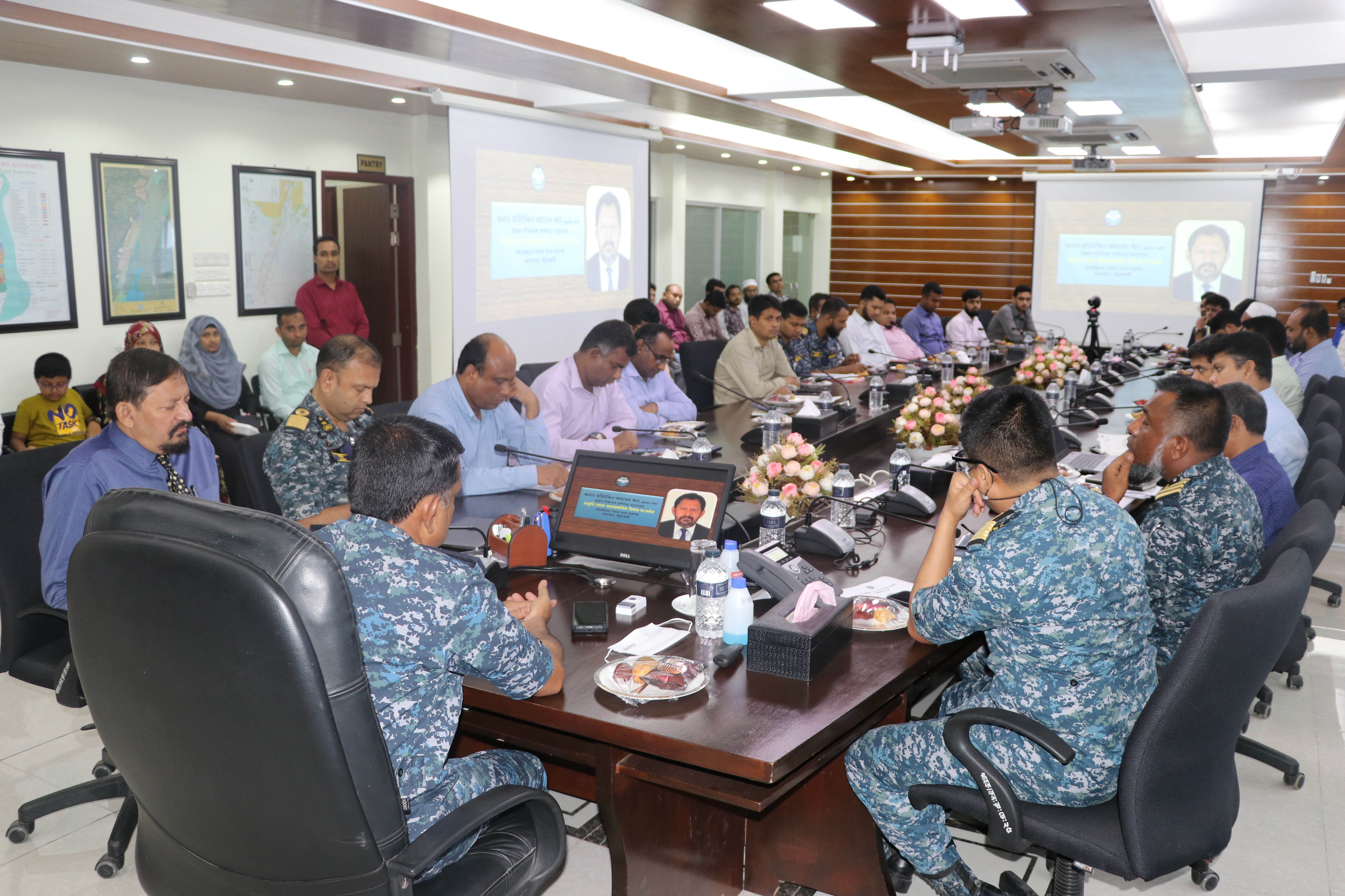 বিদায় অনুষ্ঠানে উপস্থিত পায়রা বন্দর কর্তৃপক্ষের সকলস্তরের কর্মকর্তা-কর্মচারীবৃন্দ।