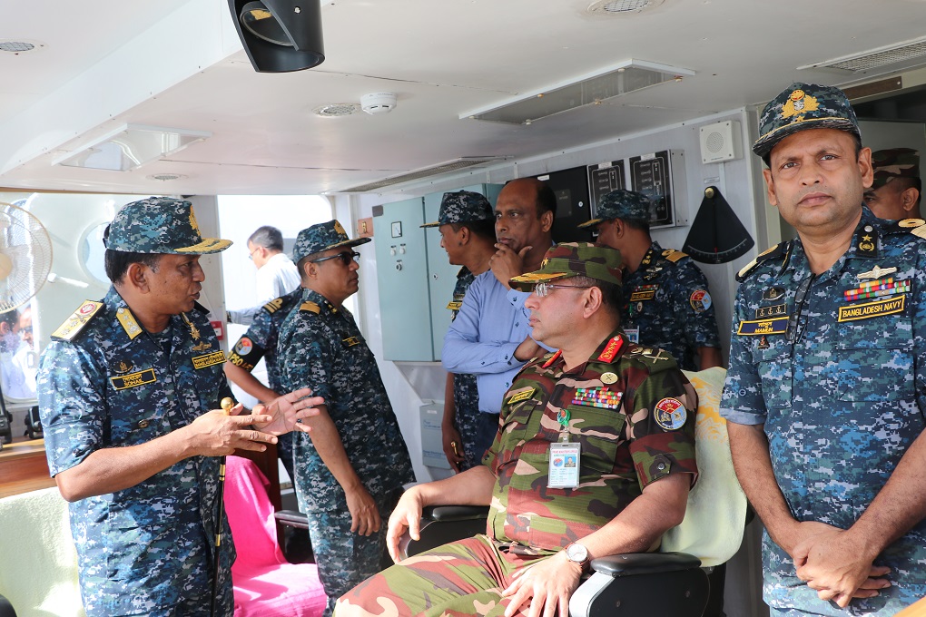 রাবনাবাদ চ্যানেলে ক্যাপিটাল ও মেইনটেন্যান্স ড্রেজিং-এর আওতায় ড্রেজিং কাজ পরিদর্শন