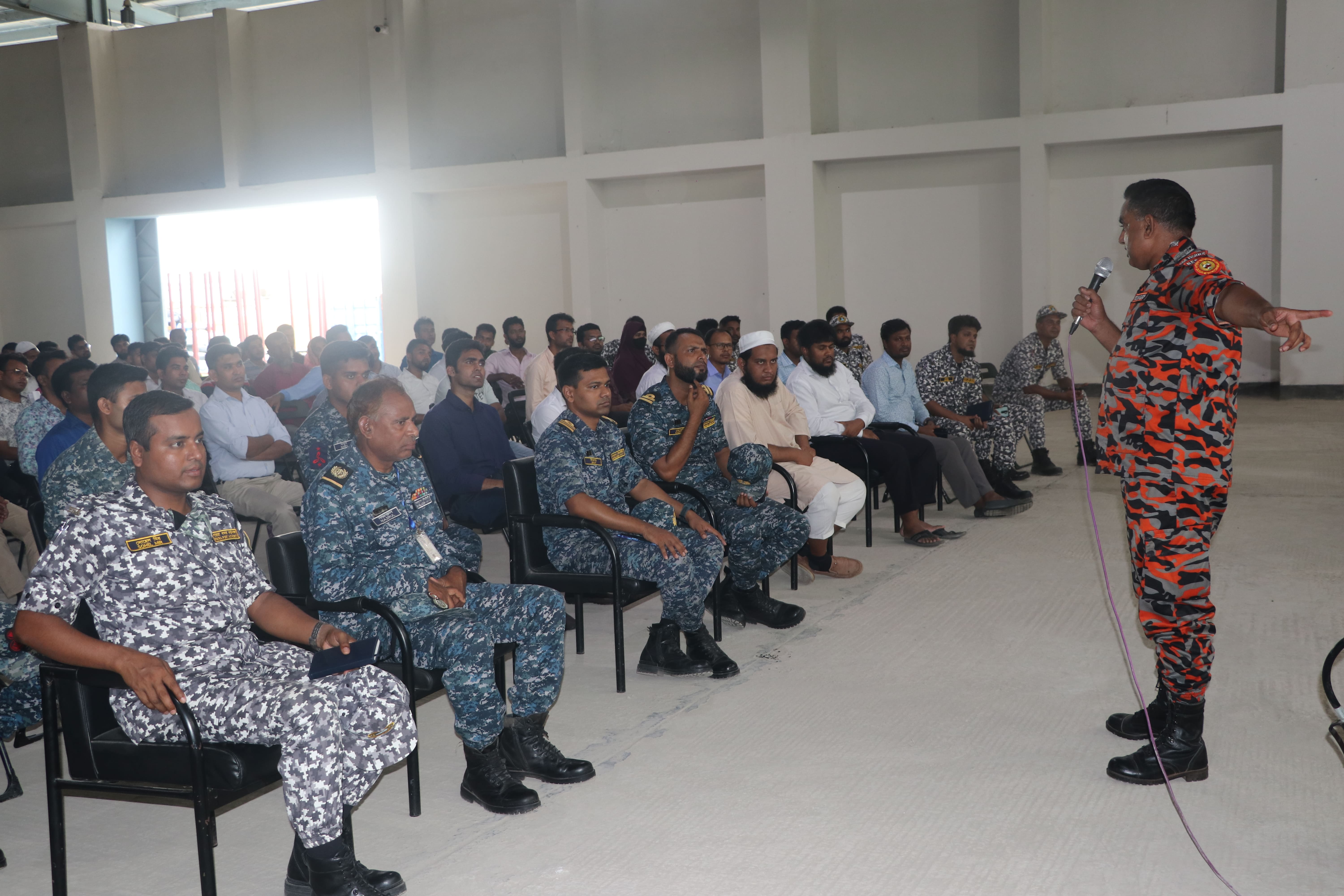 অগ্নি নির্বাপণ প্রশিক্ষণ ও মহড়ার তাত্ত্বিক প্রশিক্ষণ।