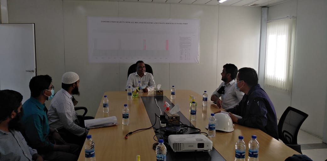 পায়রা বন্দরের কনফারেন্স কক্ষে বন্দরের কর্মকর্তাবৃন্দের উপস্থিতিতে নৌপরিবহন মন্ত্রণালয় উপসচিব মহোদয় বন্দরের উন্নয়ন কার্যক্রম সম্পর্কে আলোচনা সভা।