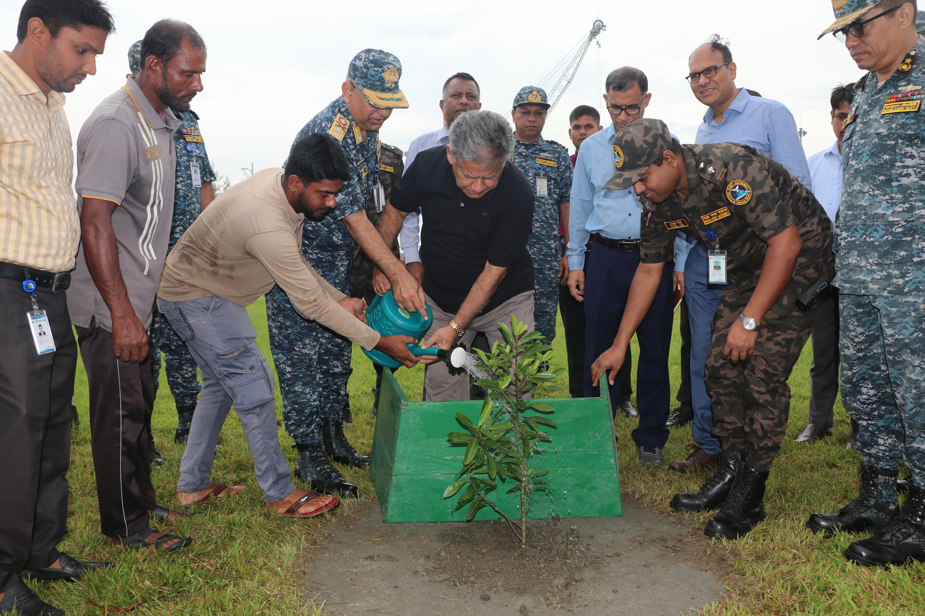 নৌপরিবহন মন্ত্রণালয়ের মাননীয় উপদেষ্টা মহোদয়ের পায়রা বন্দরের অভ্যন্তরে বৃক্ষরোপন