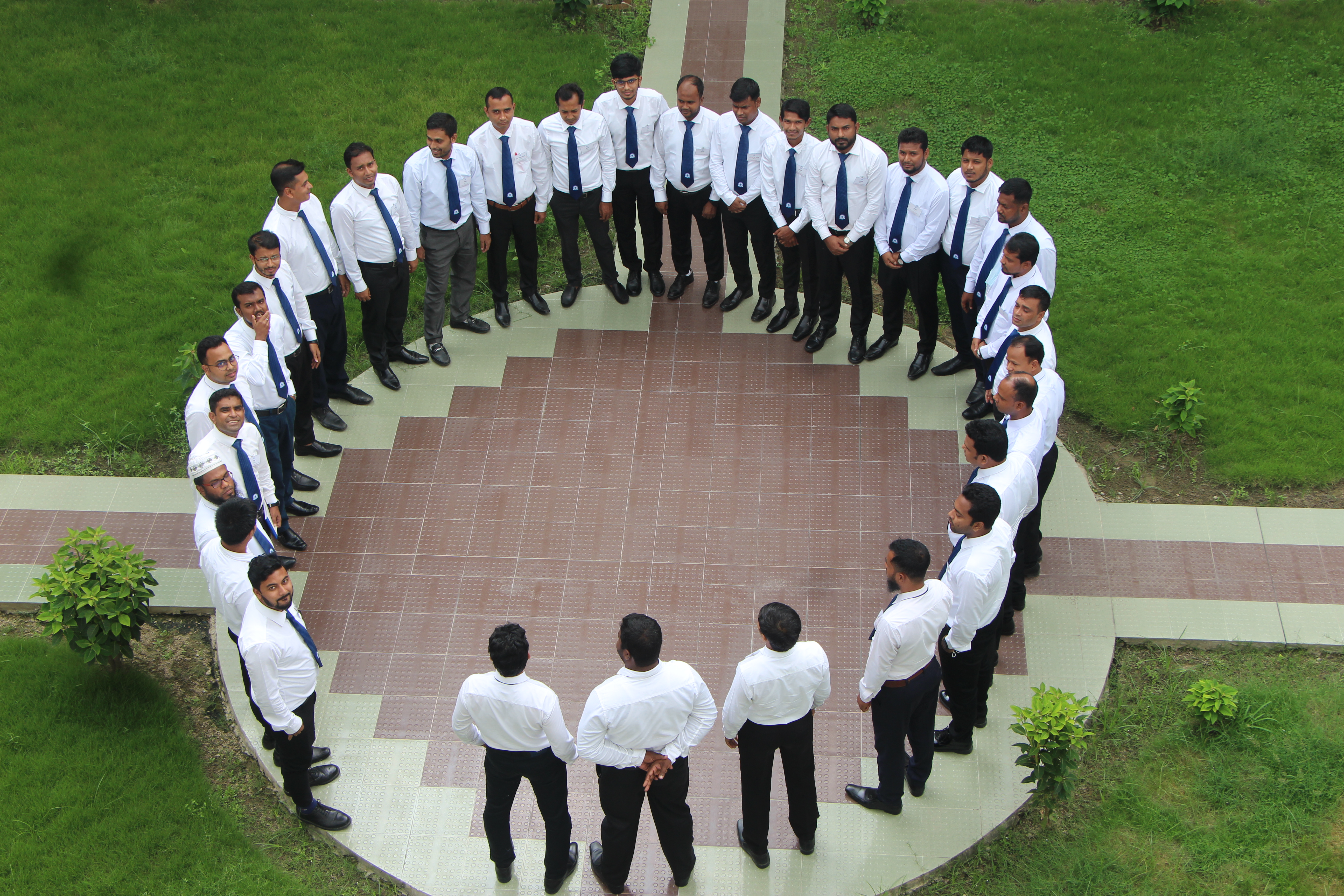 ডিজি চত্ত্বরে প্রশিক্ষণার্থীরা