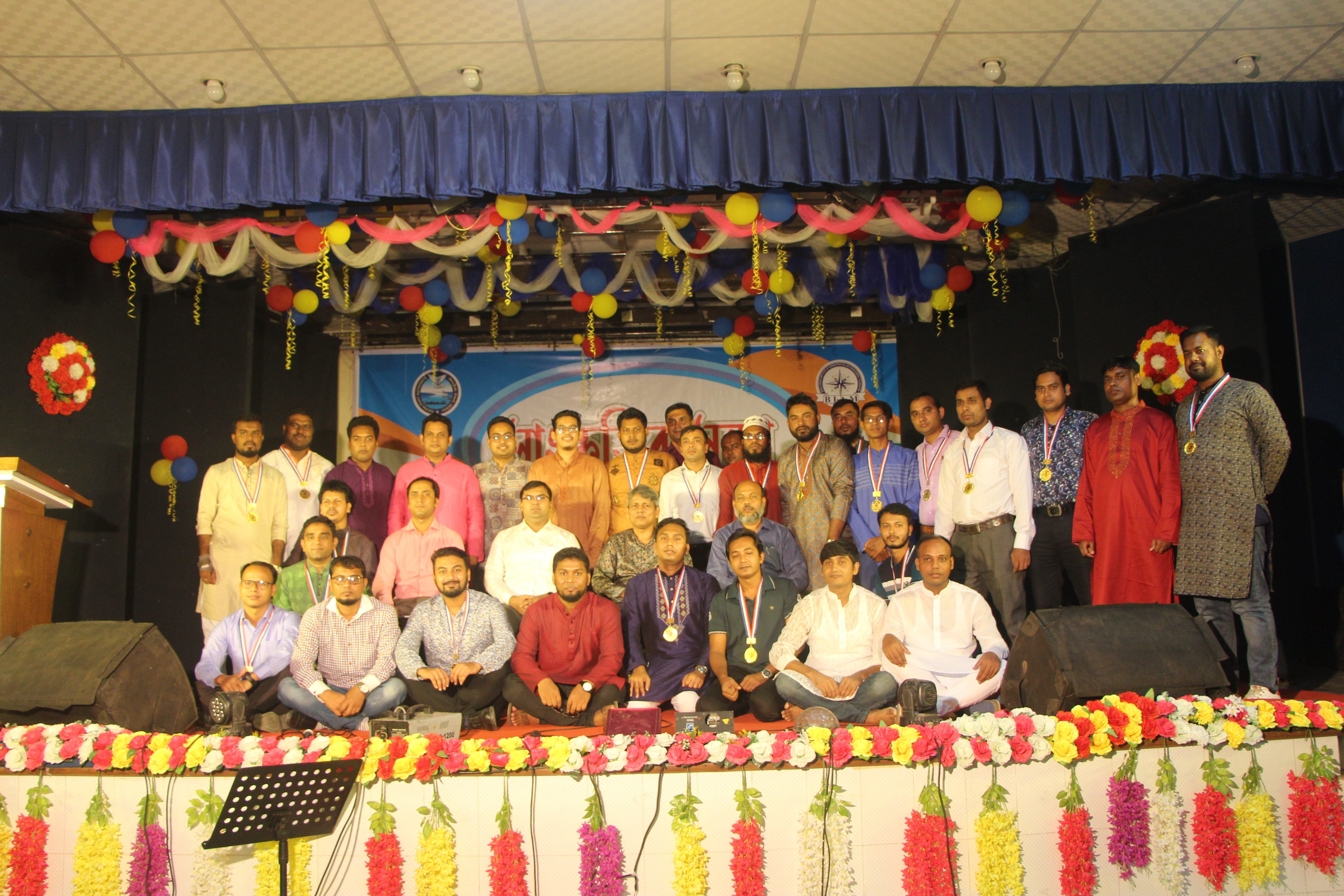 সাংস্কৃতিক সন্ধ্যায় কোর্স ম্যানেজমেন্ট টীম ও প্রশিক্ষণার্থীরা