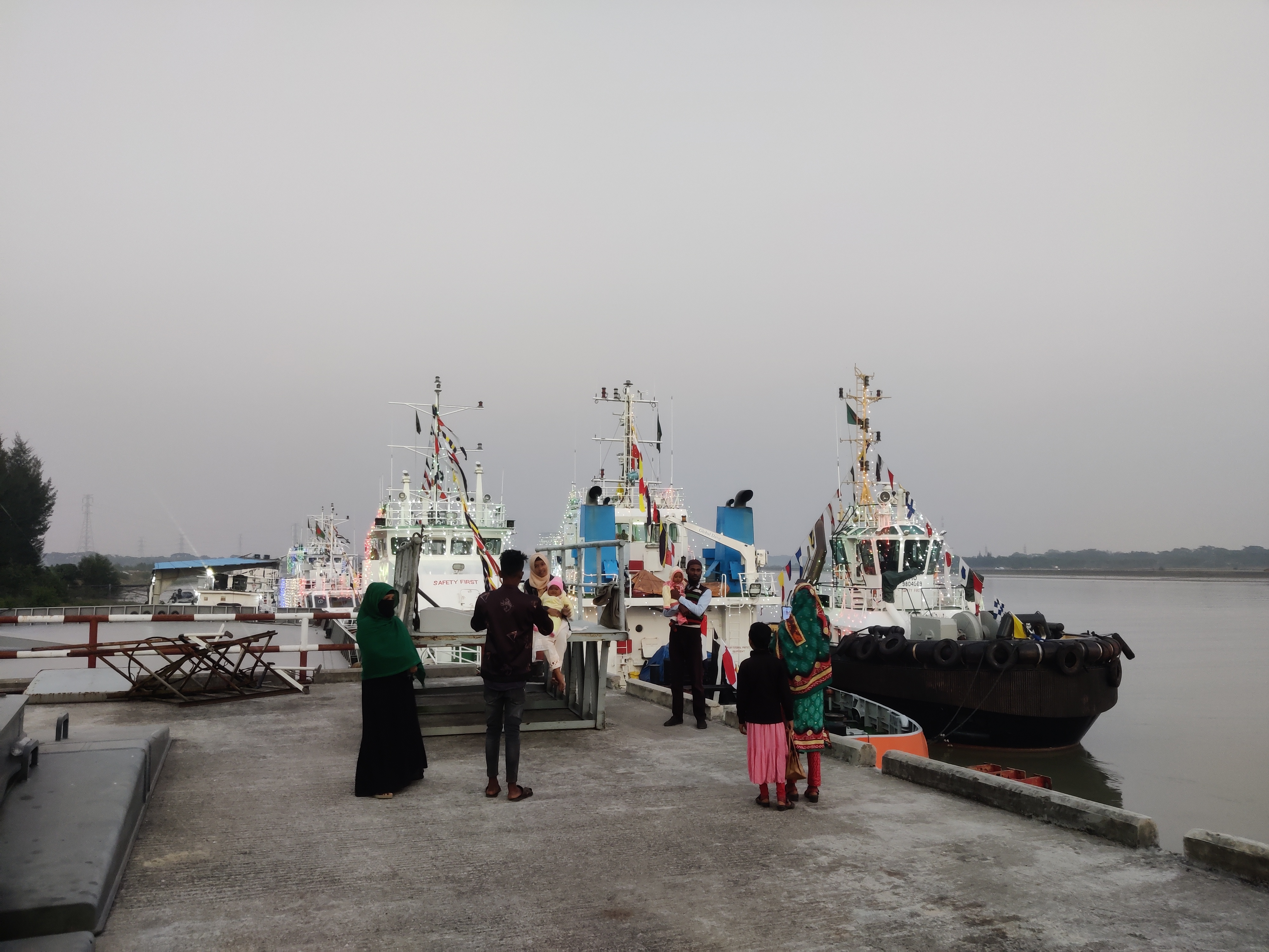 জাহাজ সমূহ দর্শনার্থীদের জন্য উন্মুক্তকরণ