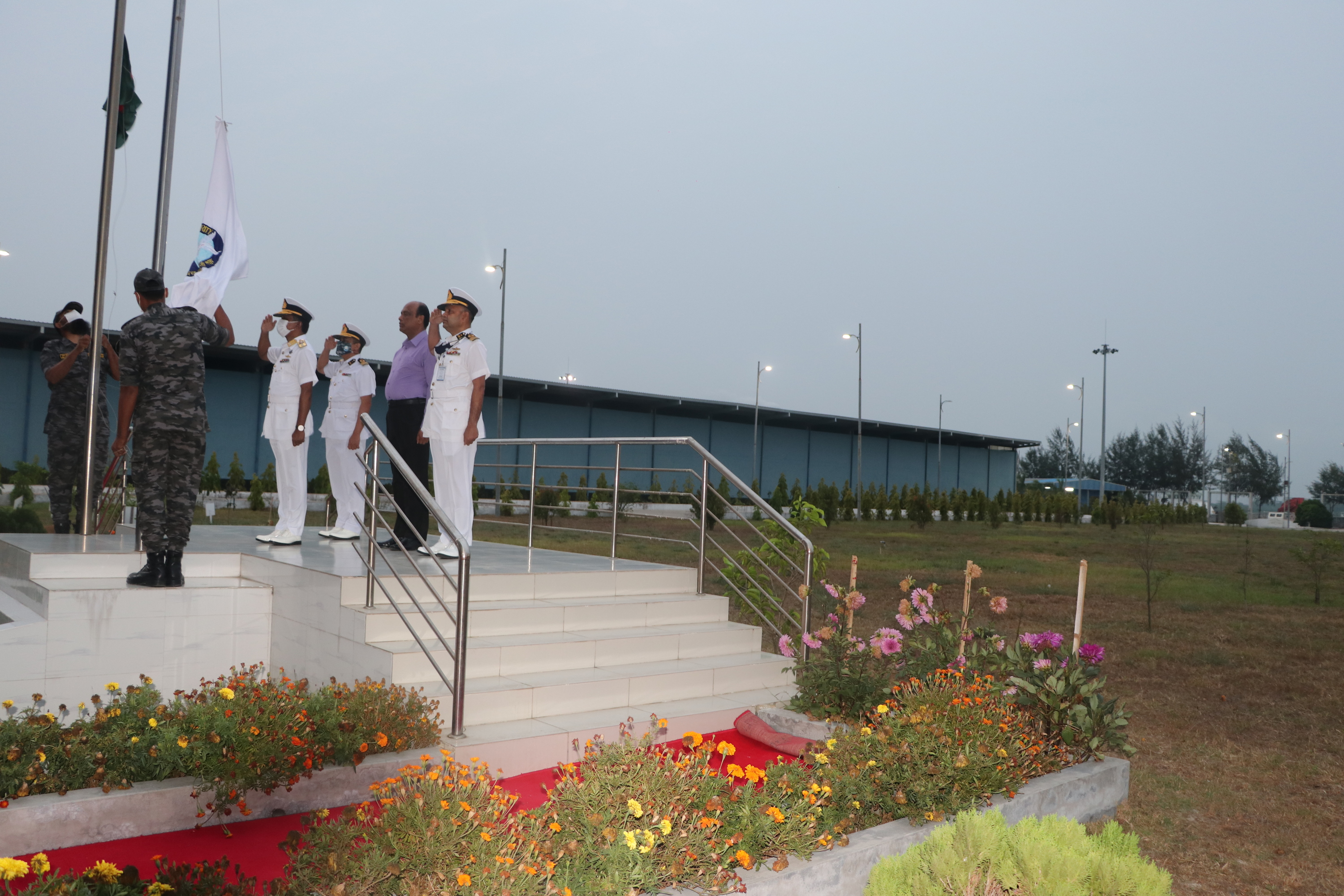 "২৬ শে মার্চ মহান স্বাধীনতা দিবস ও জাতীয় দিবস-২০২২" উপলক্ষ্যে স্বাধীনতার সকল বীর শহীদ ও বীর মুক্তিযোদ্ধাদের প্রতি সালাম প্রদর্শন করা হয়।