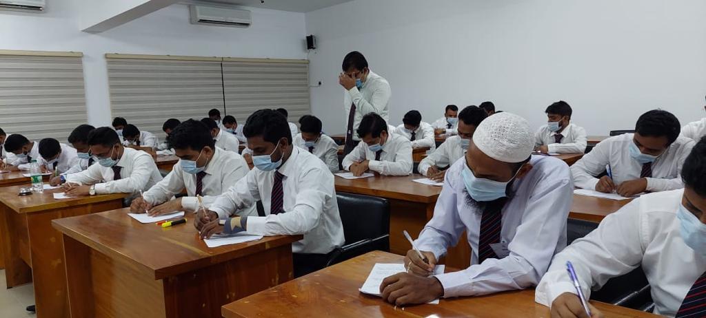 শ্রেণিকক্ষে প্রশিক্ষণার্থীরা