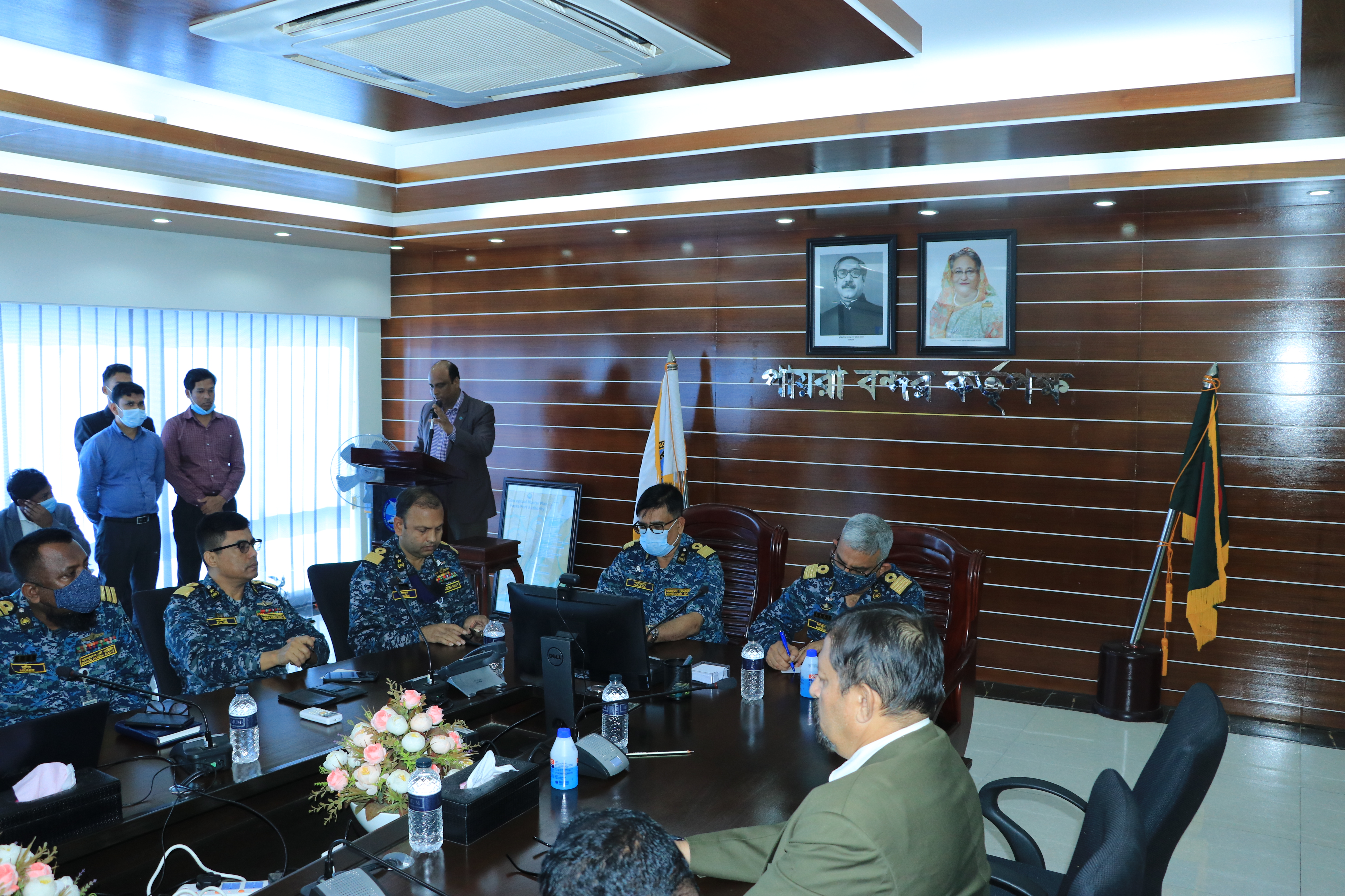 বিদায় অনুষ্ঠানে বক্তব্য প্রদান করেন কমান্ডার এম রাফিউল হাসাইন, (ট্যাজ), পিএসসি, বিএন (অবঃ), সদস্য (প্রশাসন ও অর্থ)।