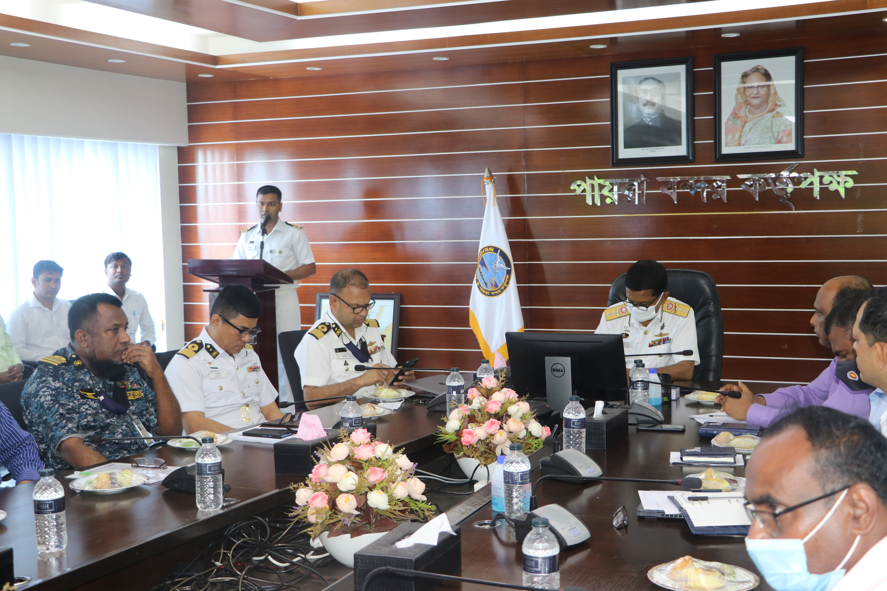 "২৬ শে মার্চ মহান স্বাধীনতা দিবস ও জাতীয় দিবস -২০২২" উপলক্ষ্যে পায়রা বন্দর কর্তৃপক্ষের আয়োজিত অনুষ্ঠানে বক্তব্য প্রদান করেন লে. কমান্ডার রিফাত মাহমুদ, উপ-পরিচালক (নিরাপত্তা), পাবক।