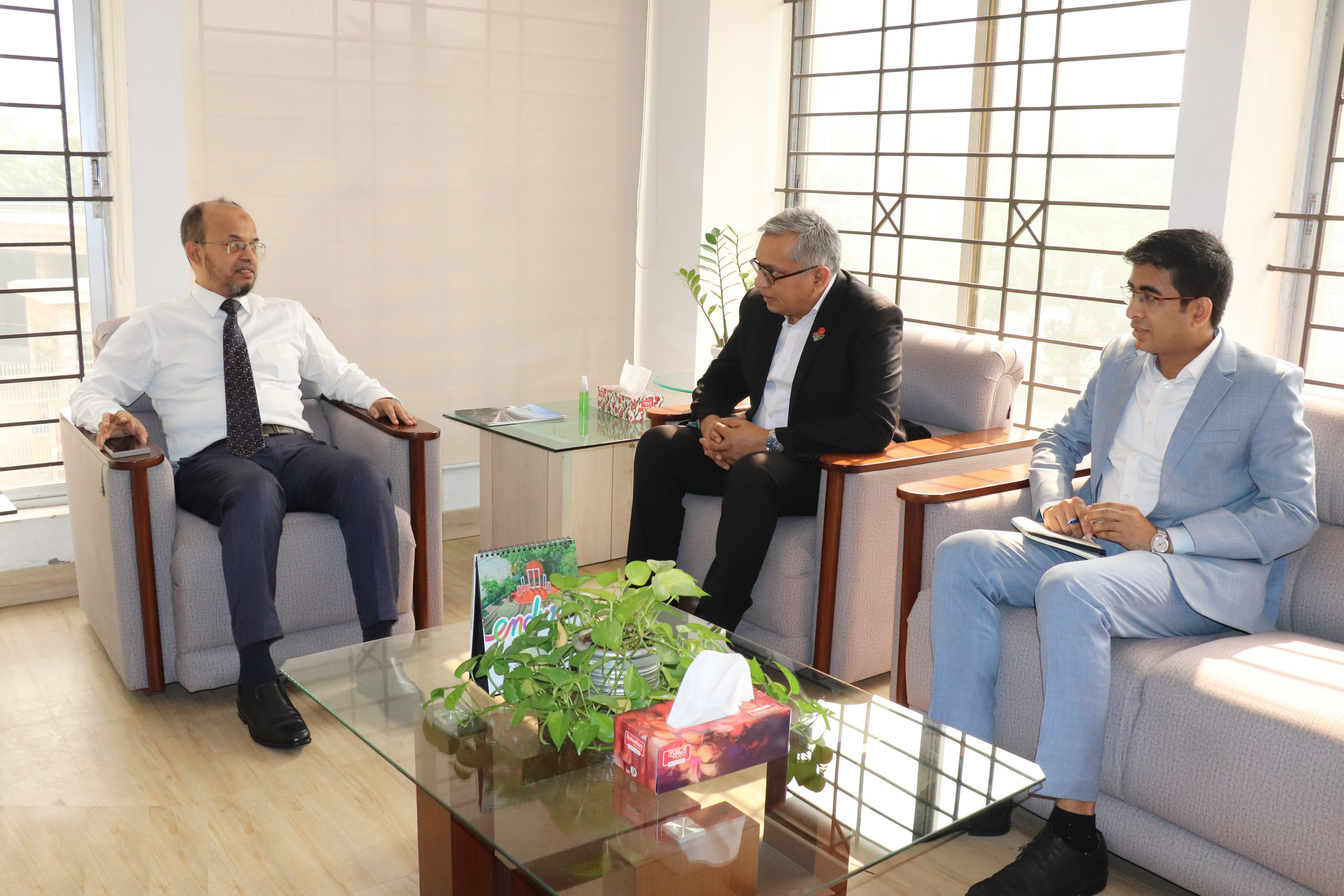 Delegates from DP World Shamim Ul Huq, CEO Bangladesh paid a courtesy visit to Mr. Muhammad Rafiqul Islam, Chief Executive Officer (Secretary) of the PPP Authority on 10th February 2025.