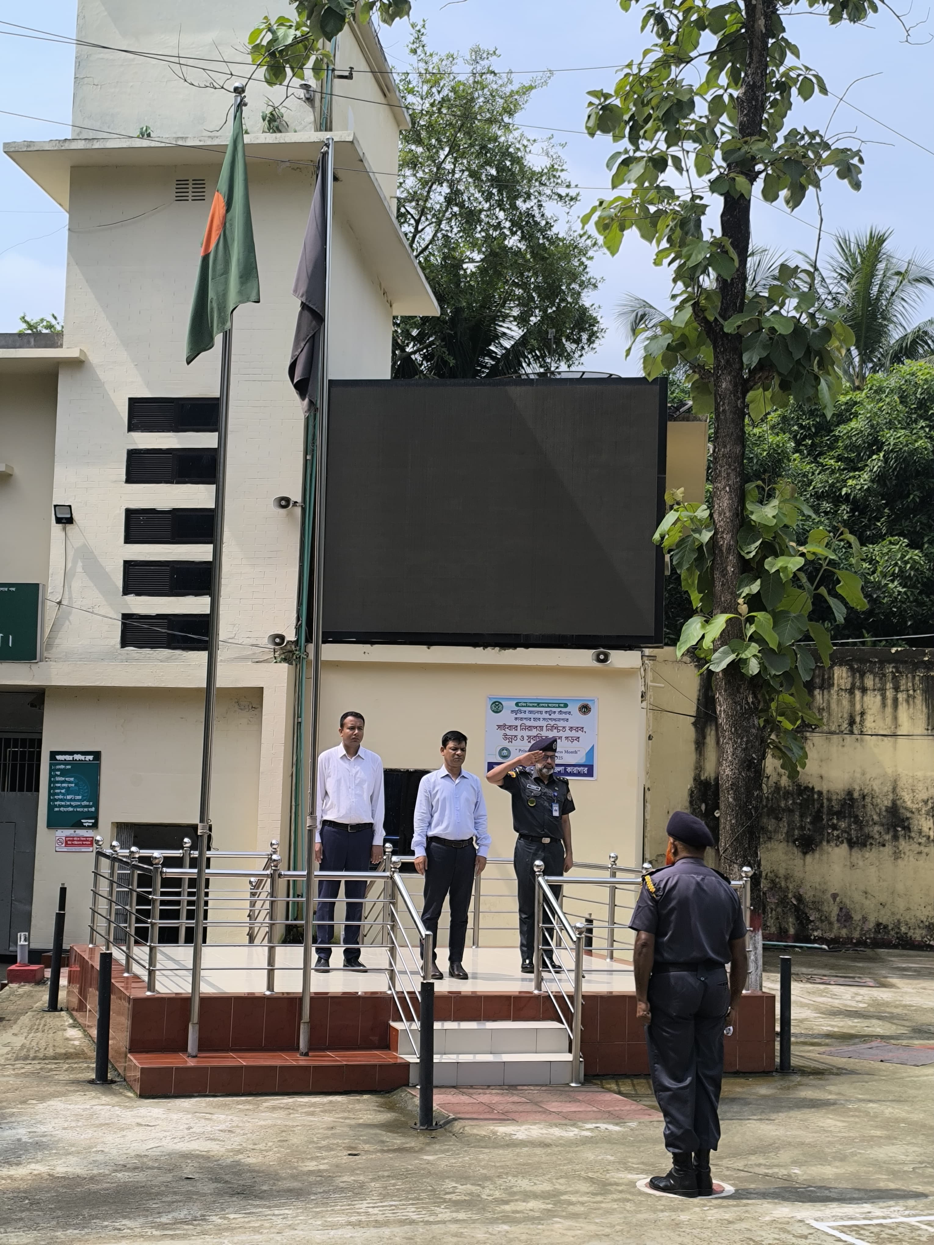 বিজ্ঞ-জেলা-ম্যাজিস্ট্রেট-বান্দরবান-মহোদয়ের-কারাগার-পরিদর্শন