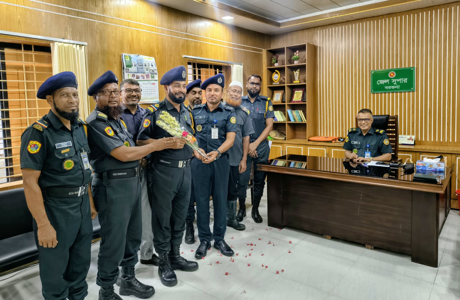 বরগুনা জেলা কারাগারে কর্মরত সর্বপ্রধান কারারক্ষী জনাব মোঃ শাহ আলম সিকদার এর 'সর্বপ্রধান কারারক্ষী হতে সার্জেন্ট ইন্সট্রাক্টর' পদে পদোন্নতি প্রাপ্ত হওয়ায় বরগুনা জেলা কারাগারের পক্ষ হতে আন্তরিক অভিনন্দন ও শুভকামনা💐"