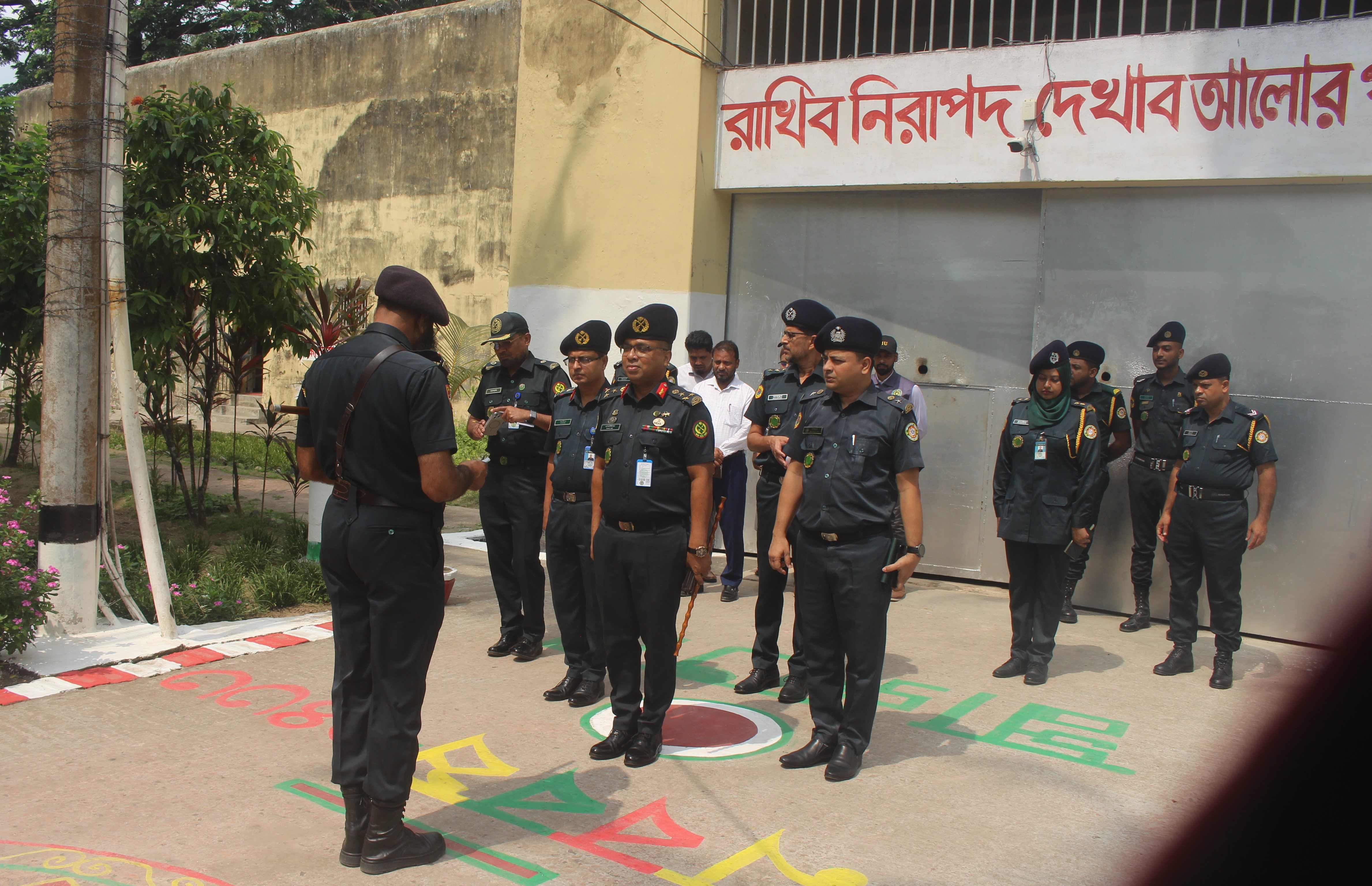 অতিরিক্ত কারা মহাপরিদর্শক কর্নেল মেছবাহুল আলম সেলিম, পিএসসিজি মহোদয়ের ২৬-০৪-২০২৬ তারিখে অত্র কেন্দ্রীয় কারাগার পরিদর্শন