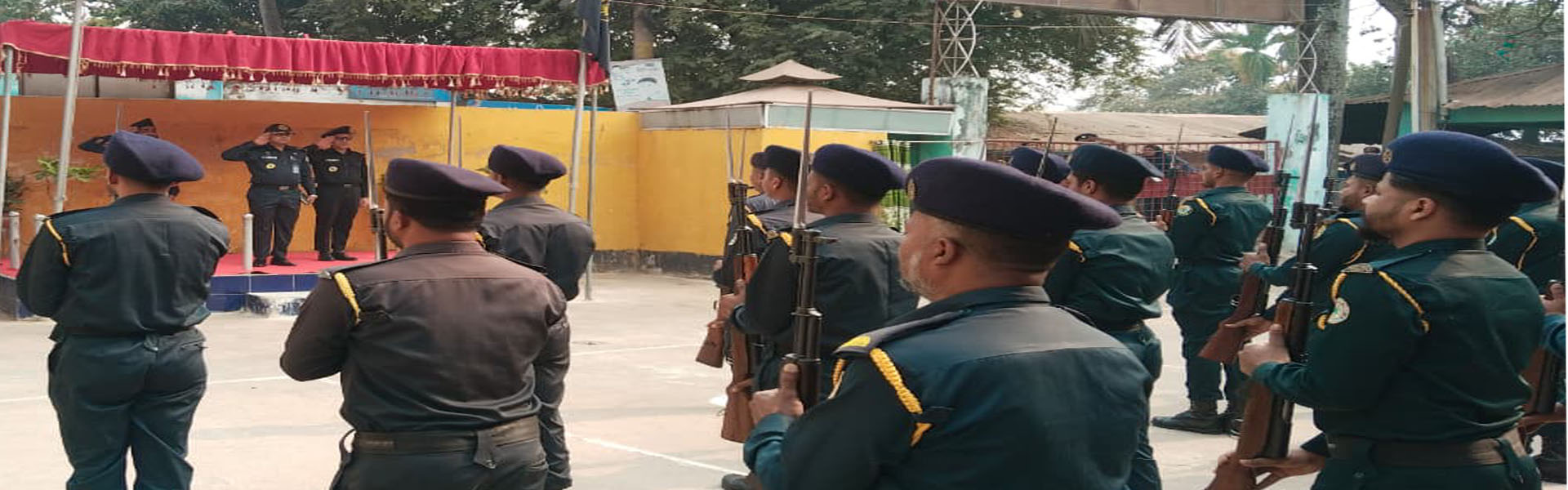 সাপ্তাহিক ড্রেসিপ্যারেড