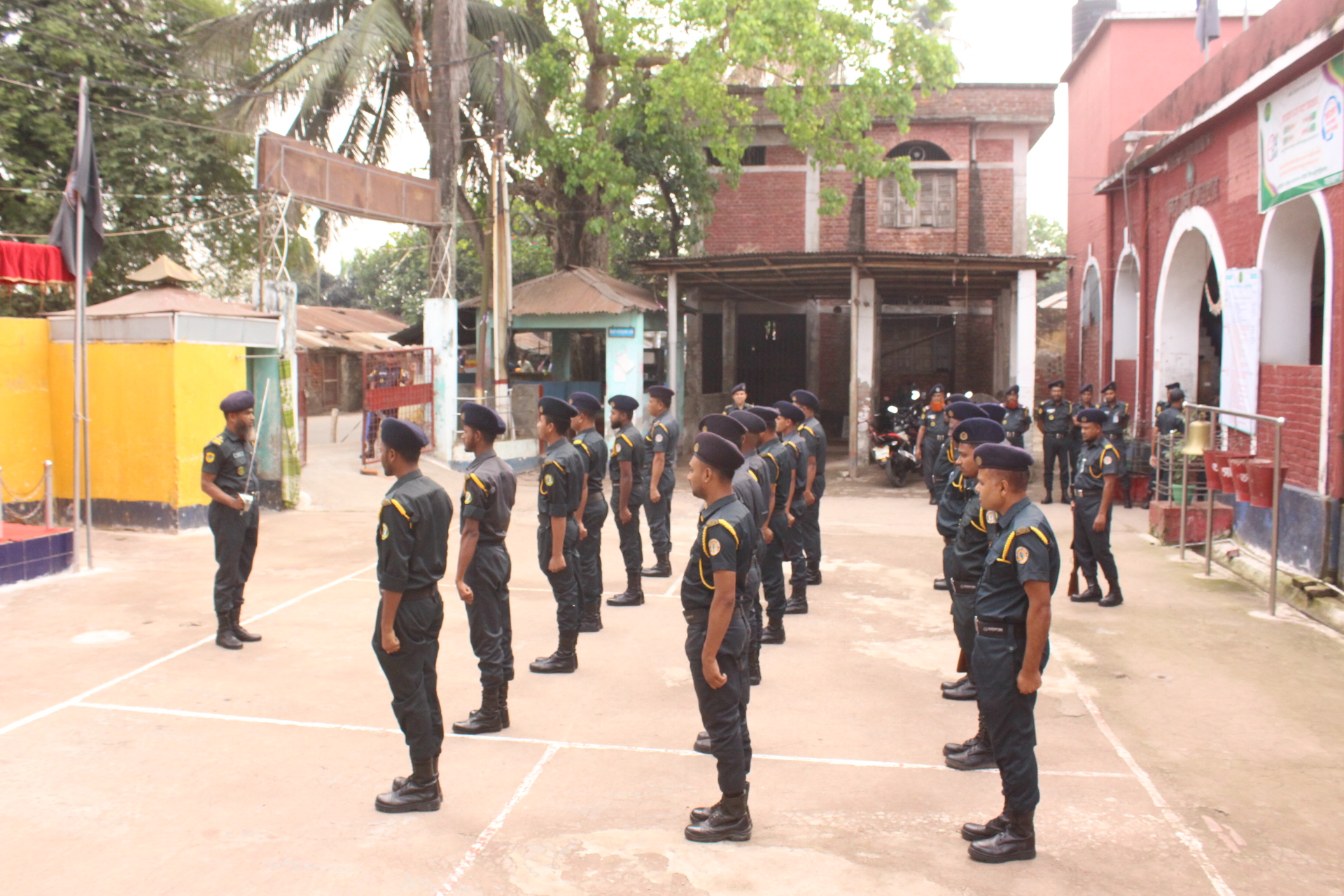 সাপ্তাহিক ড্রেসিপ্যারেড