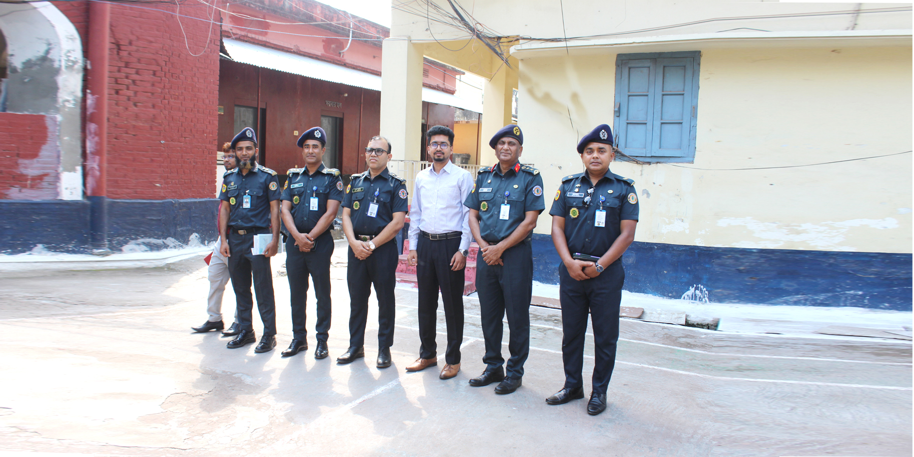 কারা উপ-মহাপরিদর্শক খুলনা বিভাগ জনাব মনির আহমেদ স্যার, খুলনা জেলা কারাগার পরিদর্শন এর স্থির চিত্র২।