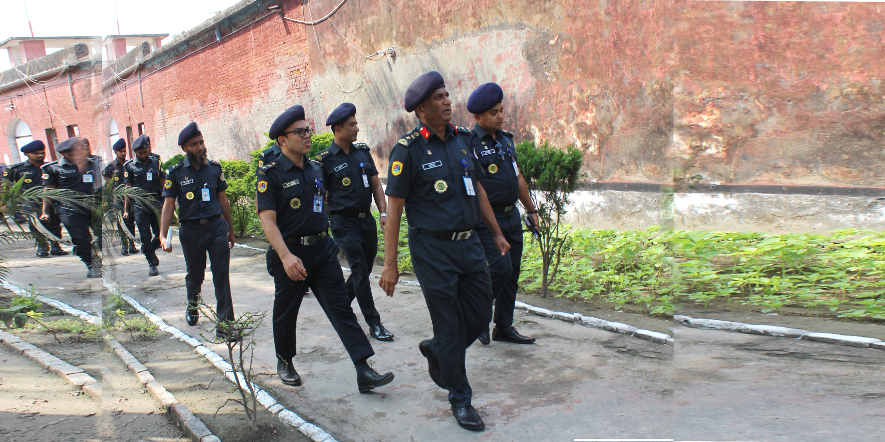 কারা উপ-মহাপরিদর্শক খুলনা বিভাগ জনাব মনির আহমেদ স্যার, খুলনা জেলা কারাগার পরিদর্শন এর স্থির চিত্র।