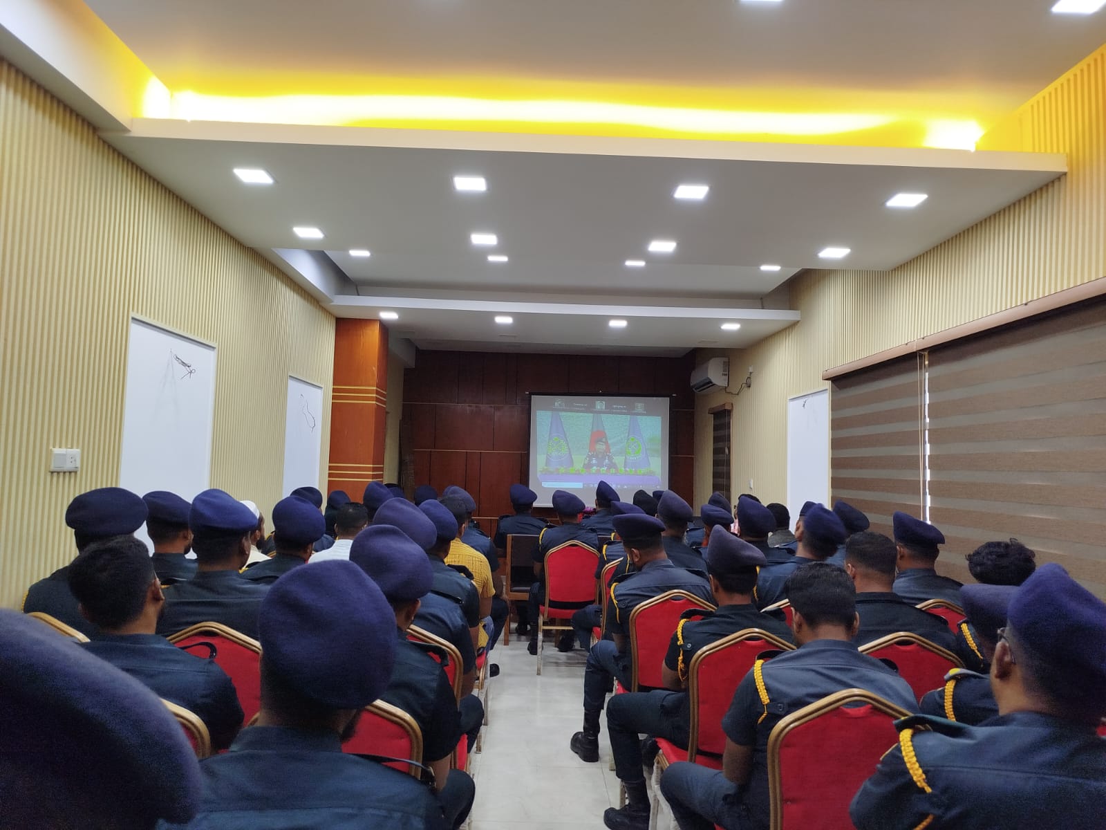 কারা মহাপরিদর্শক ব্রিগেঃ জেনাঃ সৈয়দ মোঃ মোতাহের হোসেন এনডিসি, পিএসসি কারা মহাপরিদর্শক মহোদয় ২১/০৫/২০২৬ খ্রিঃ তারিখ বাংলাদেশের সকল কারাগারের সাথে জুম মিটিংয়ে অংশ্রগহন।