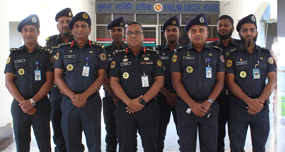 খুলনা জেলা কারাগার তারিখঃ ০৩/০৫/২০২ অতিরিক্ত কারা মহাপরিদর্শক কর্নেল মেছবাহুল আলম সেলিম মহোদয় পরিদর্শন করেন।