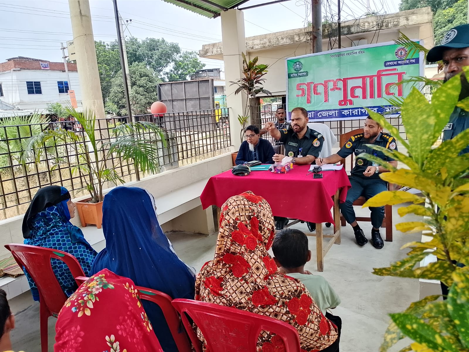 বন্দির আত্মীয়-স্বজনদের সাথে গণশুনানীর আয়োজন