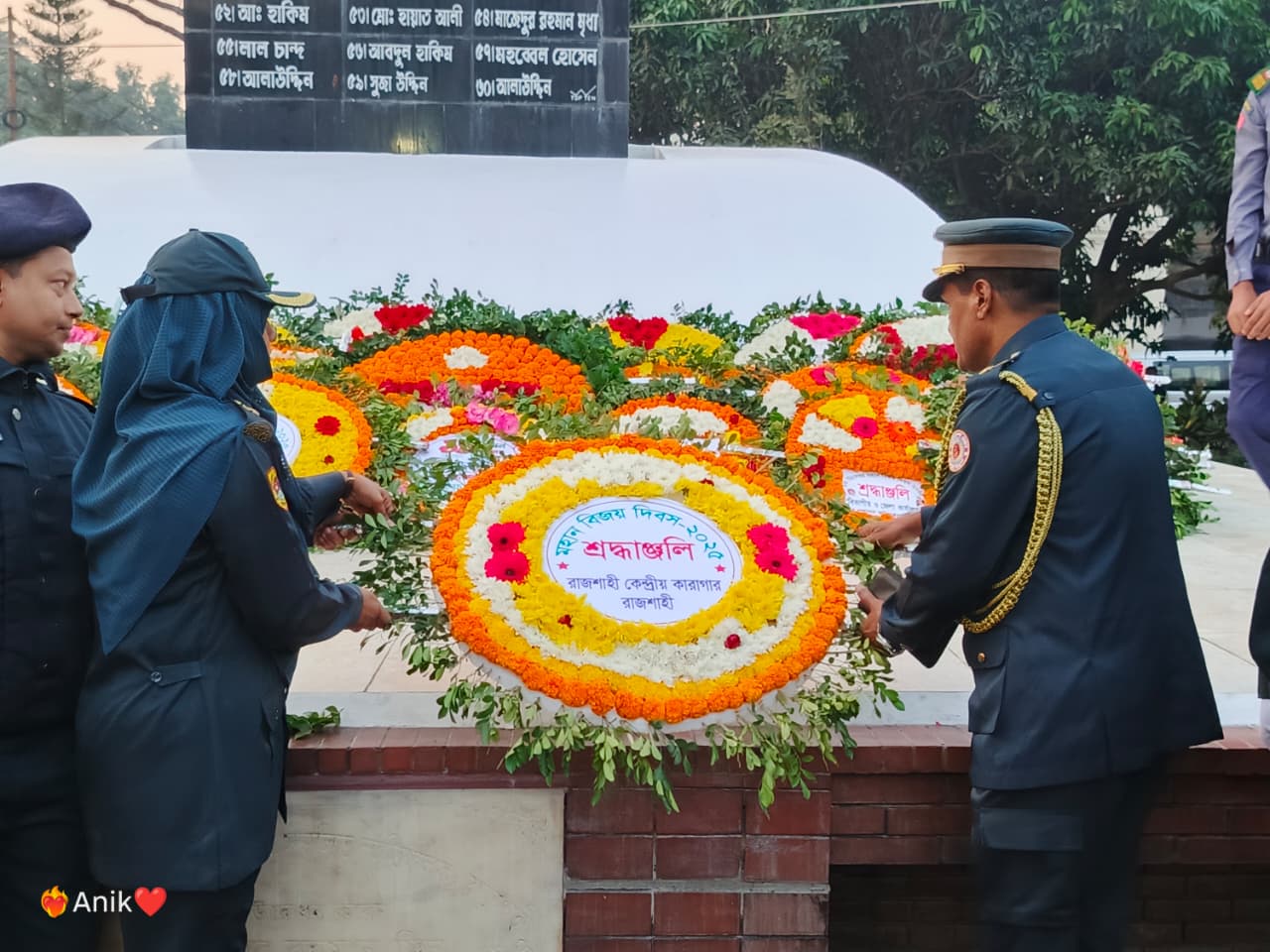 মহান বিজয় দিবস ২০২৫ উপলক্ষ্যে শহীদমিনারে পুস্পস্তবক অর্পণ