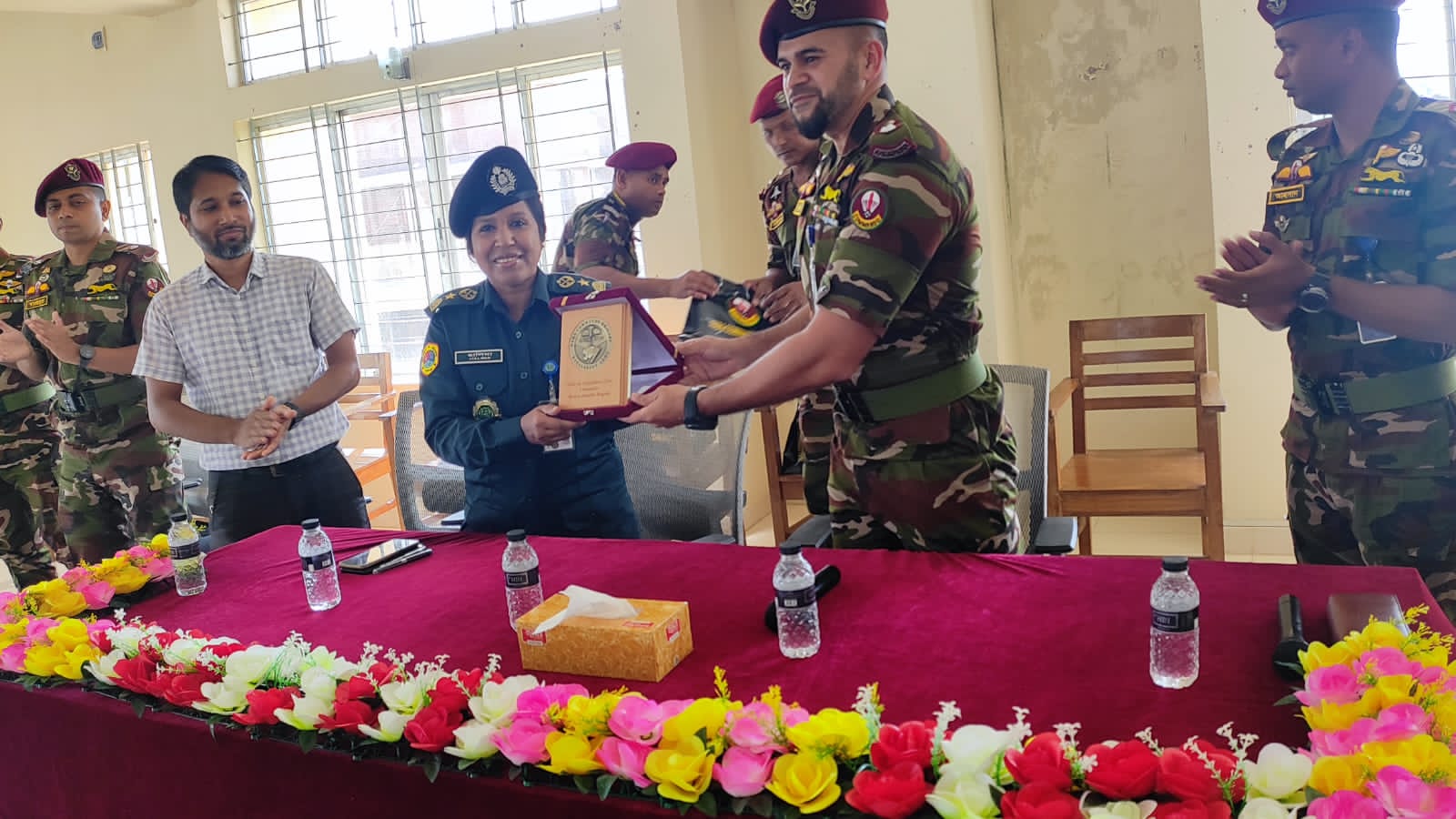 আর্মি প্যারা কমান্ডো প্রশিক্ষণার্থীদের প্রশিক্ষণ পরিদর্শন