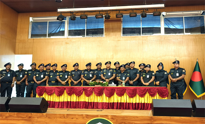 রাজশাহী কারা প্রশিক্ষণ কেন্দ্রে বৃক্ষরোপণ কর্মসূচীর শুভ উদ্বোধন করেন কারা মহাপরিদর্শক ব্রিগেডিয়ার জেনারেল সৈয়দ মোঃ মোতাহের হোসেন, এনডিসি, পিএসসি মহোদয়।