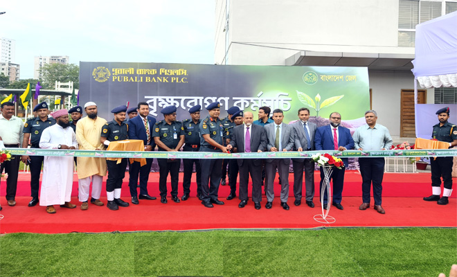 রাজশাহী কারা প্রশিক্ষণ কেন্দ্রে বৃক্ষরোপণ কর্মসূচীর শুভ উদ্বোধন করেন কারা মহাপরিদর্শক ব্রিগেডিয়ার জেনারেল সৈয়দ মোঃ মোতাহের হোসেন, এনডিসি, পিএসসি মহোদয়।