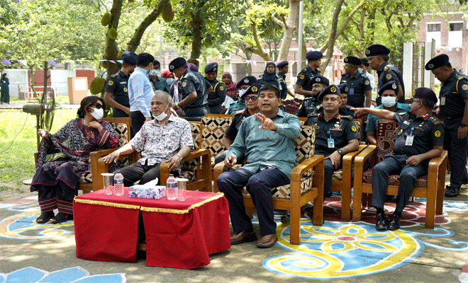 মাননীয় স্বরাষ্ট্র উপদেষ্টা লেফটেন্যান্ট জেনারেল মোঃ জাহাঙ্গীর আলম চৌধুরী (অবঃ) ১০.০৬.২০২৫ তারিখ কাশিমপুর কেন্দ্রীয় কারাগার-২ ও কাশিমপুর মহিলা কেন্দ্রীয় কারাগার পরিদর্শন করেন।
